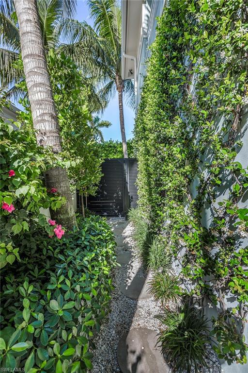 32 6th ST S
