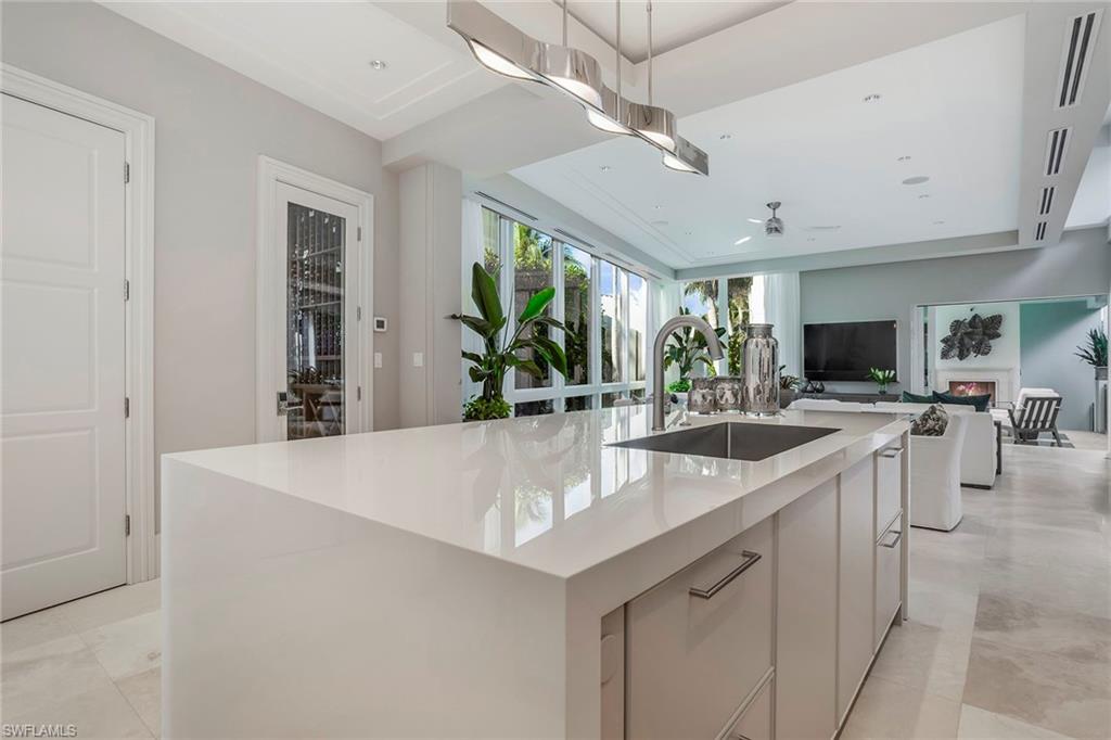 32 6th ST S