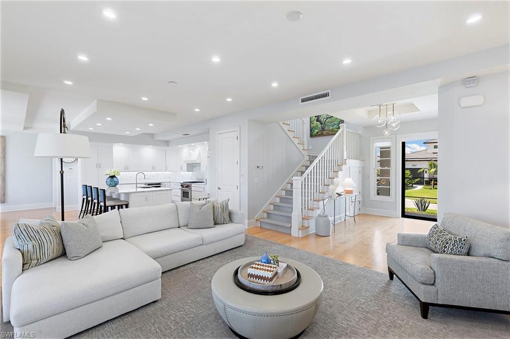 357 Egret AVE