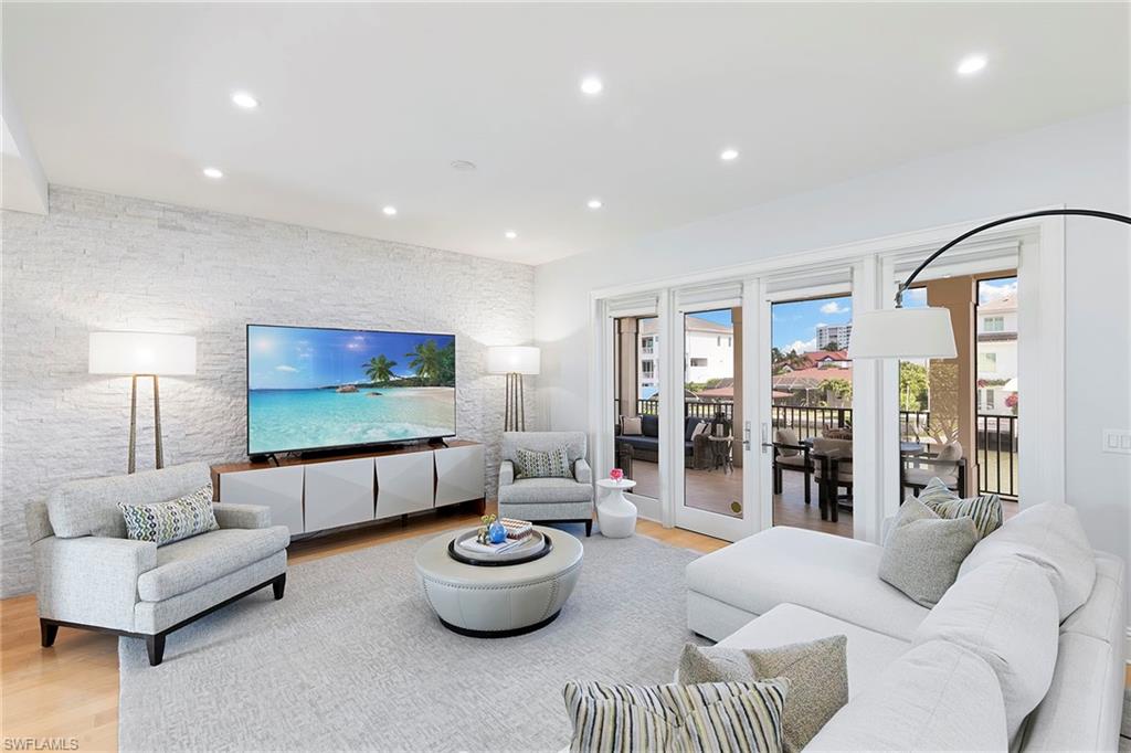 357 Egret AVE