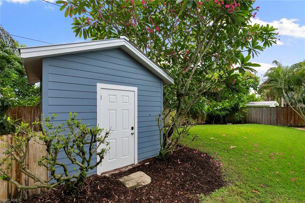 1128 Hilltop DR