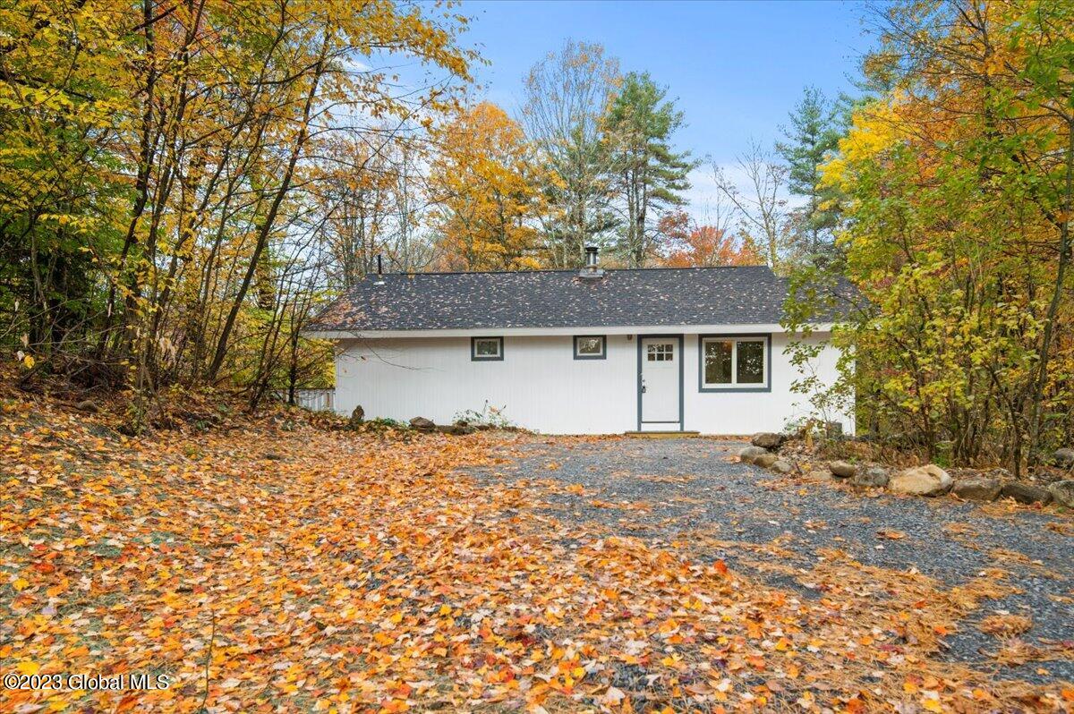 653 Strakos Road