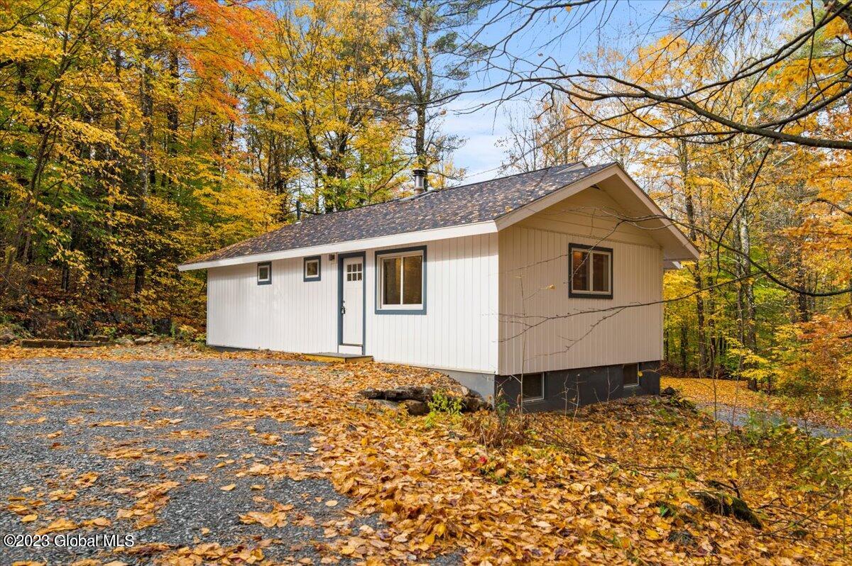 653 Strakos Road