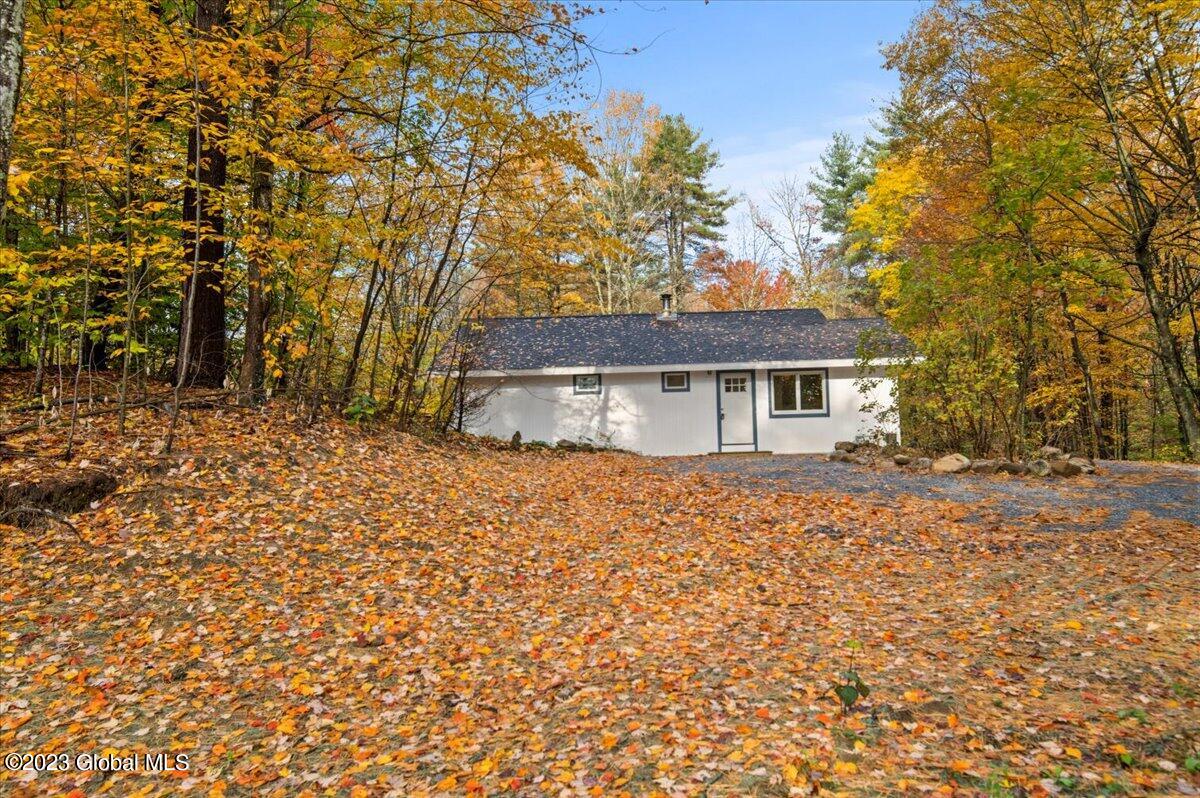 653 Strakos Road