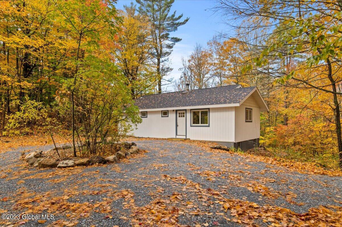 653 Strakos Road