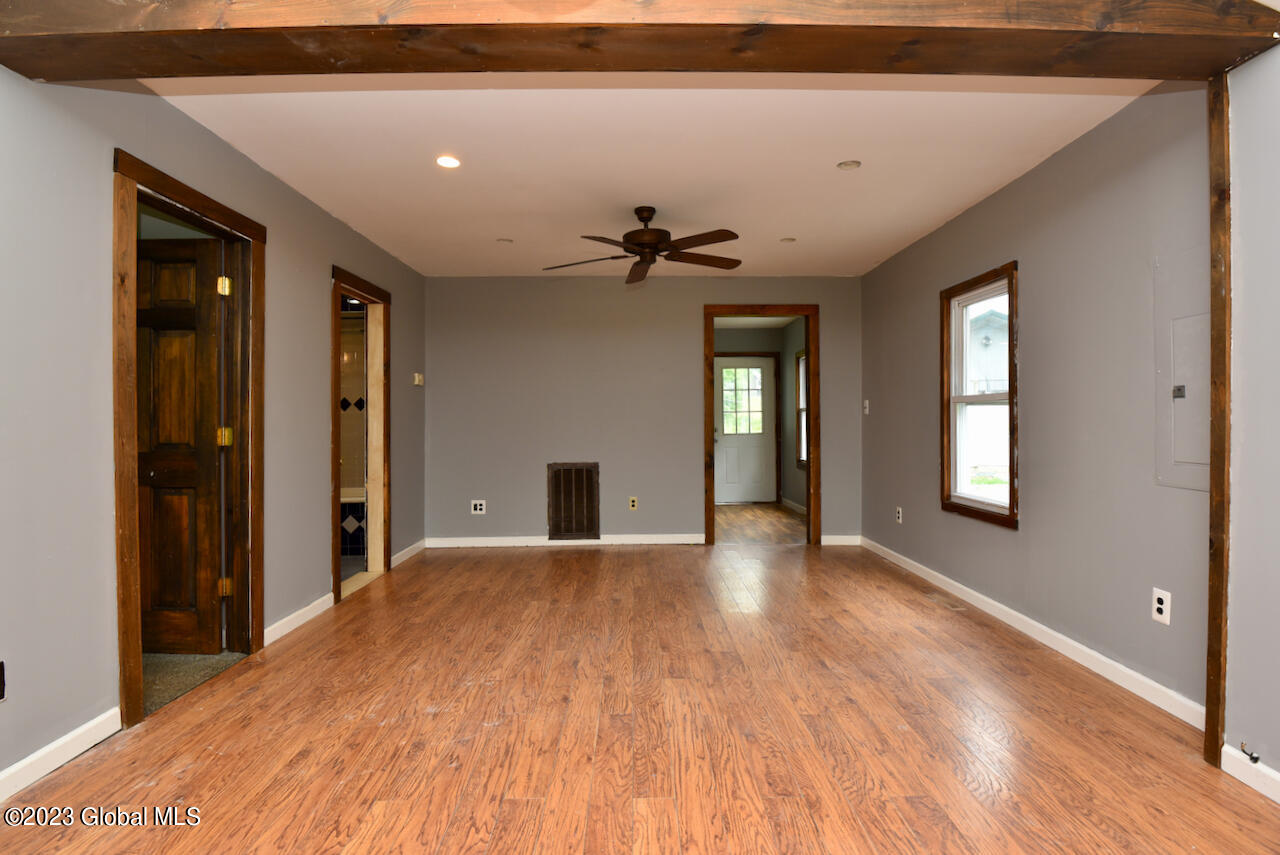 5886 Lake Road