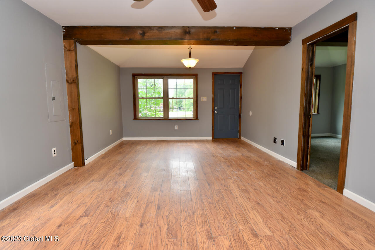 5886 Lake Road
