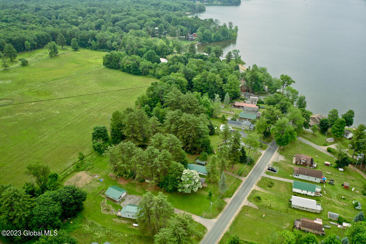 5886 Lake Road
