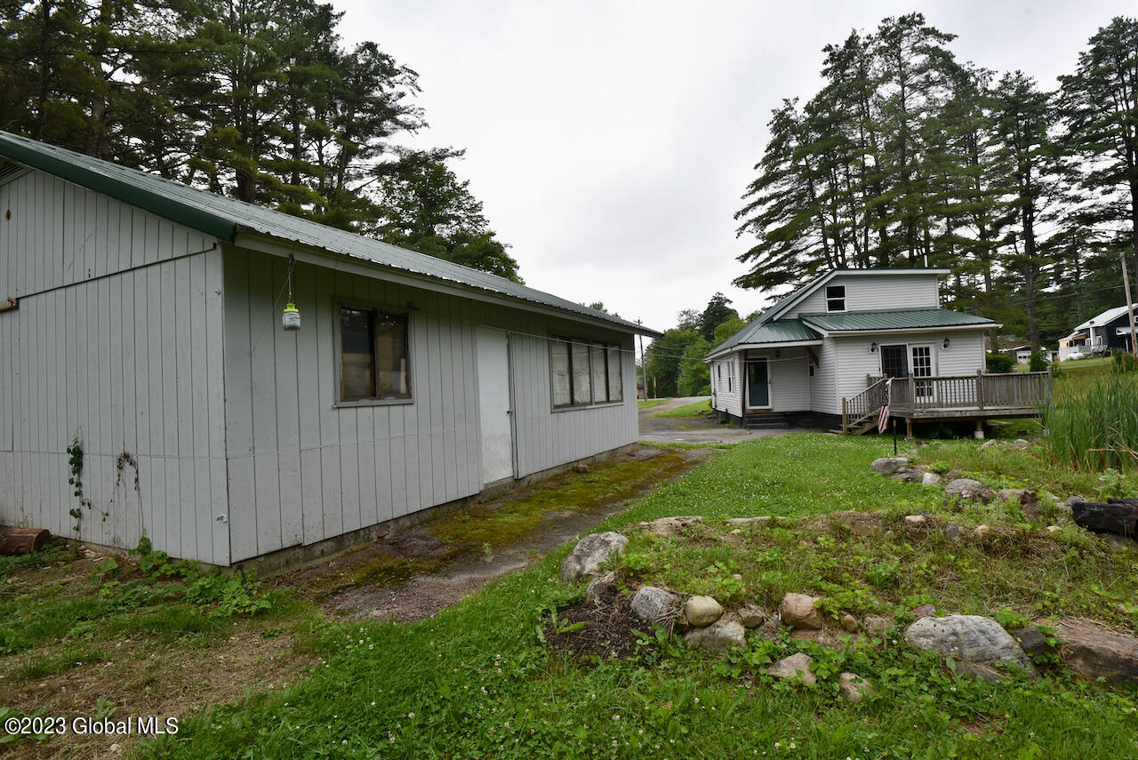 5886 Lake Road