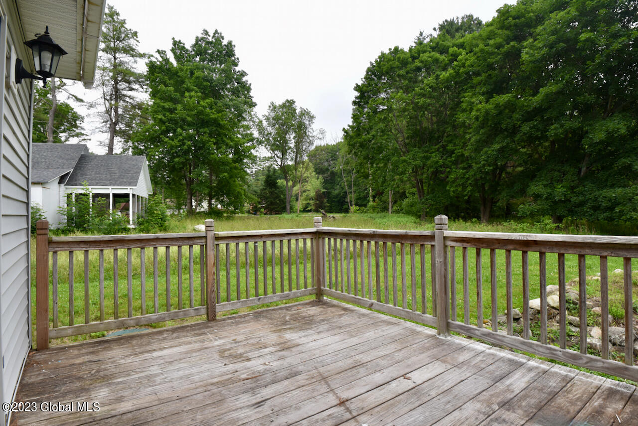 5886 Lake Road