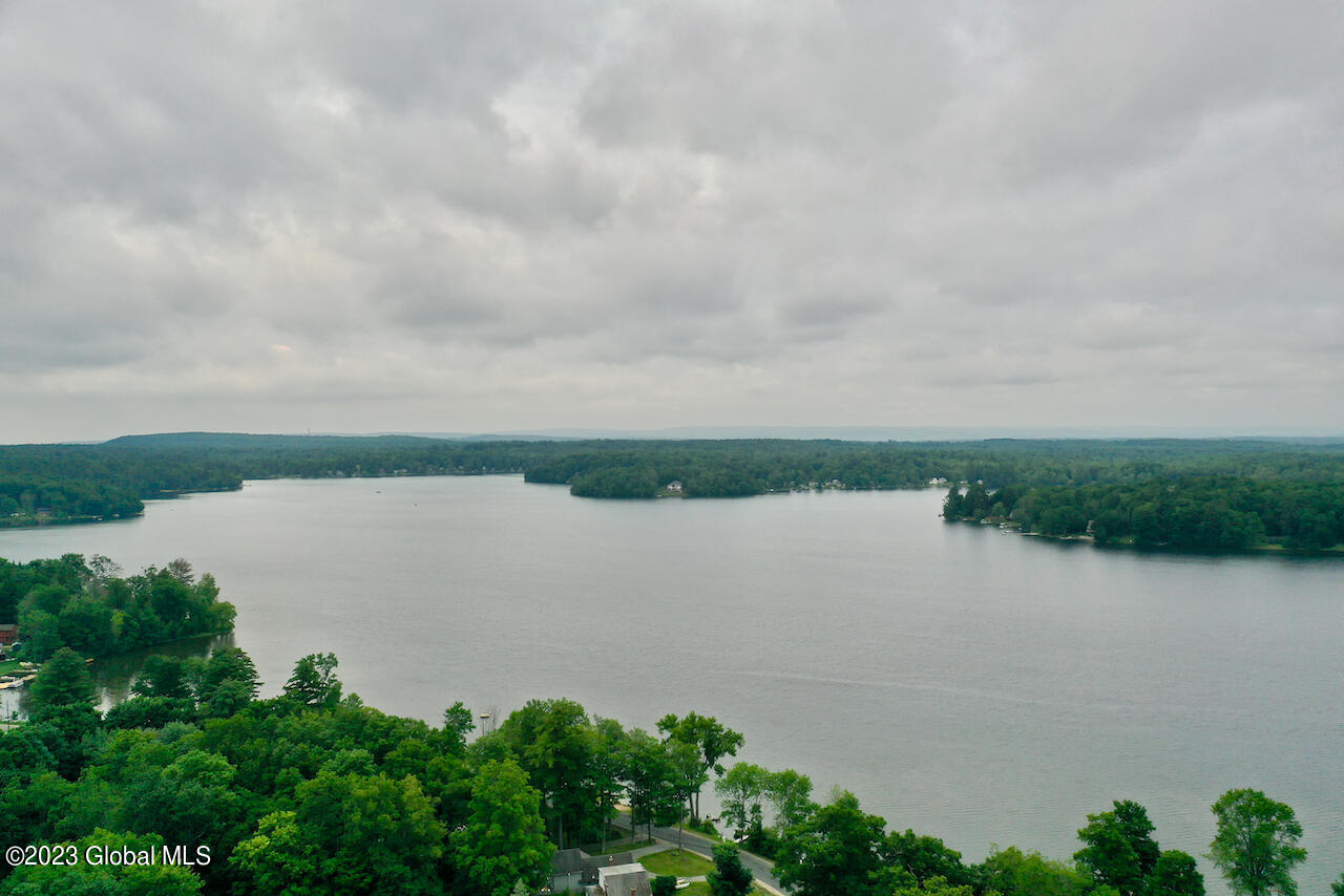 5886 Lake Road