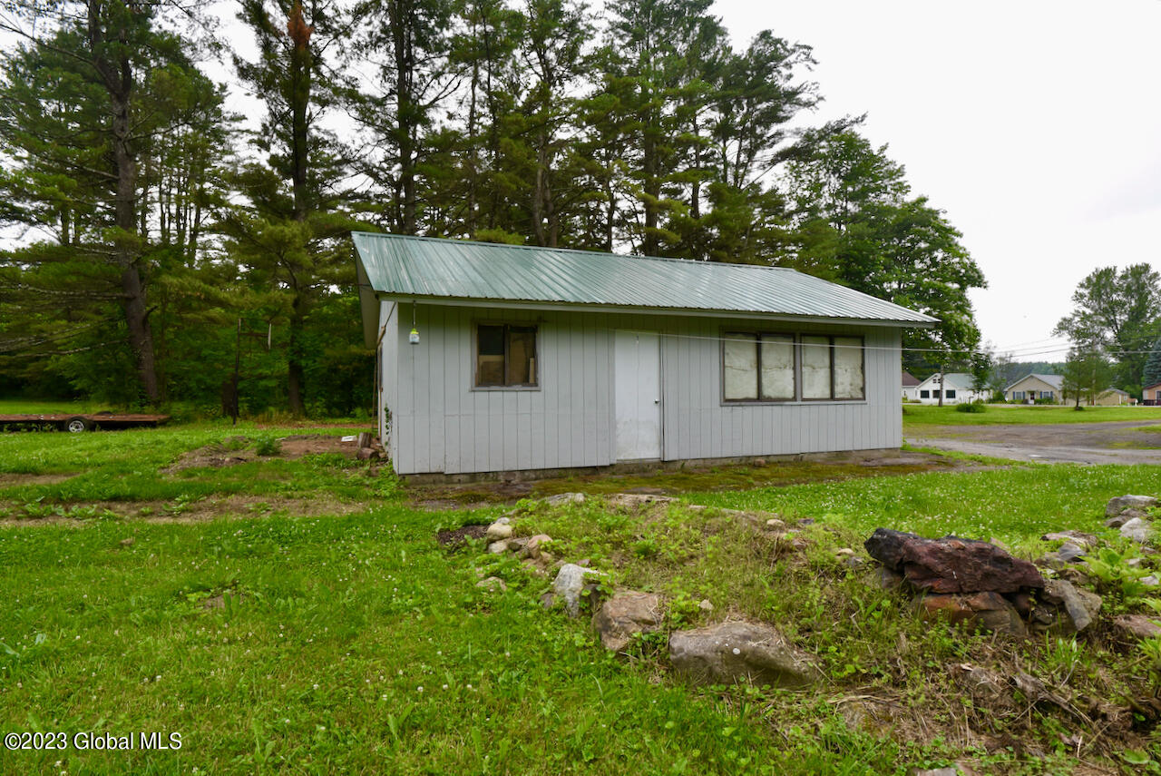 5886 Lake Road