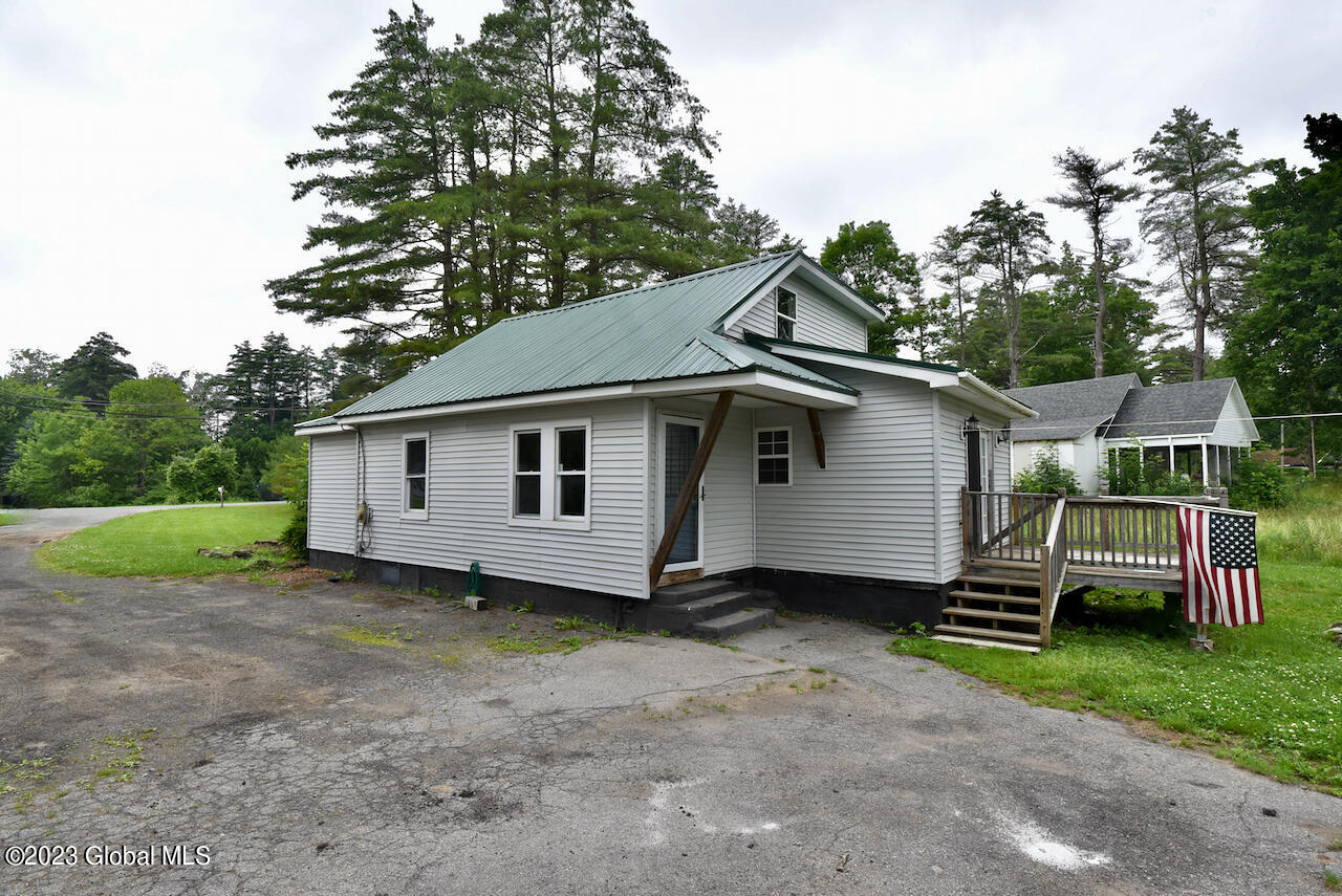 5886 Lake Road