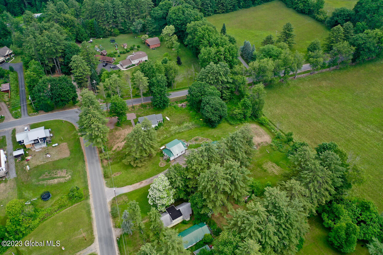 5886 Lake Road