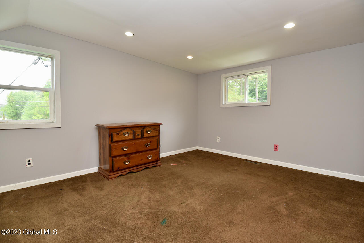 5886 Lake Road