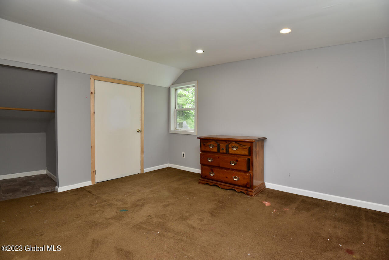 5886 Lake Road