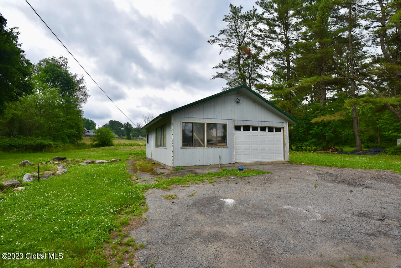 5886 Lake Road