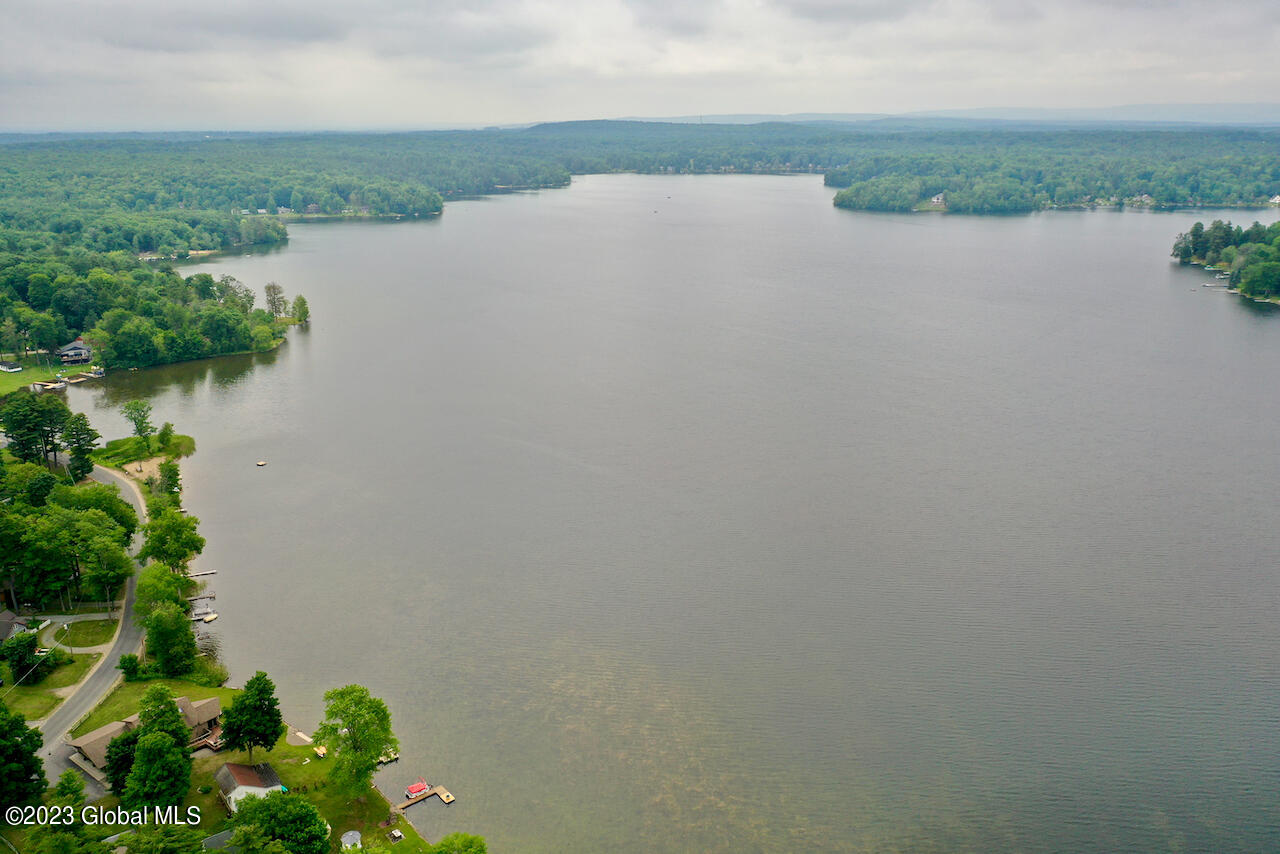 5886 Lake Road