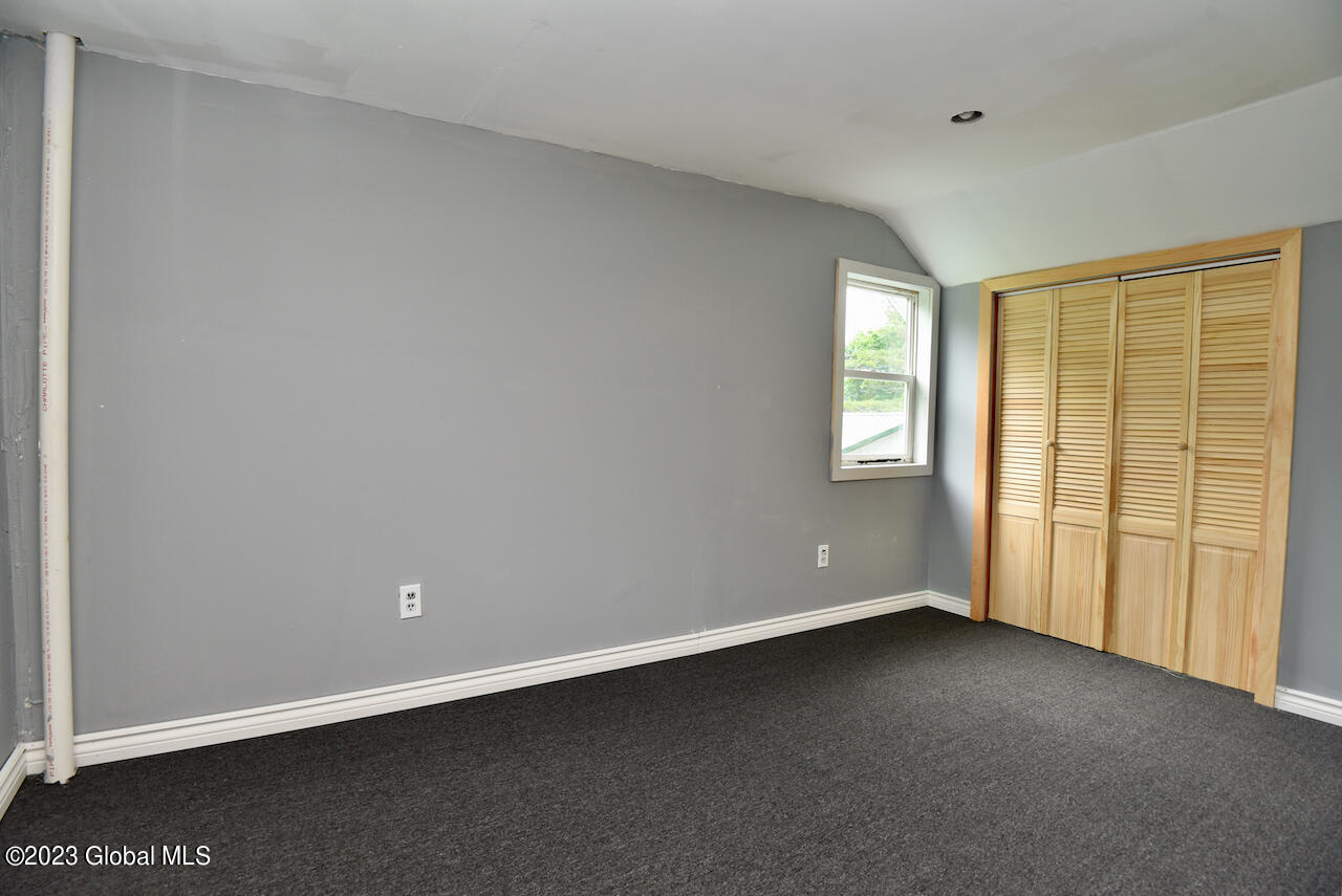 5886 Lake Road