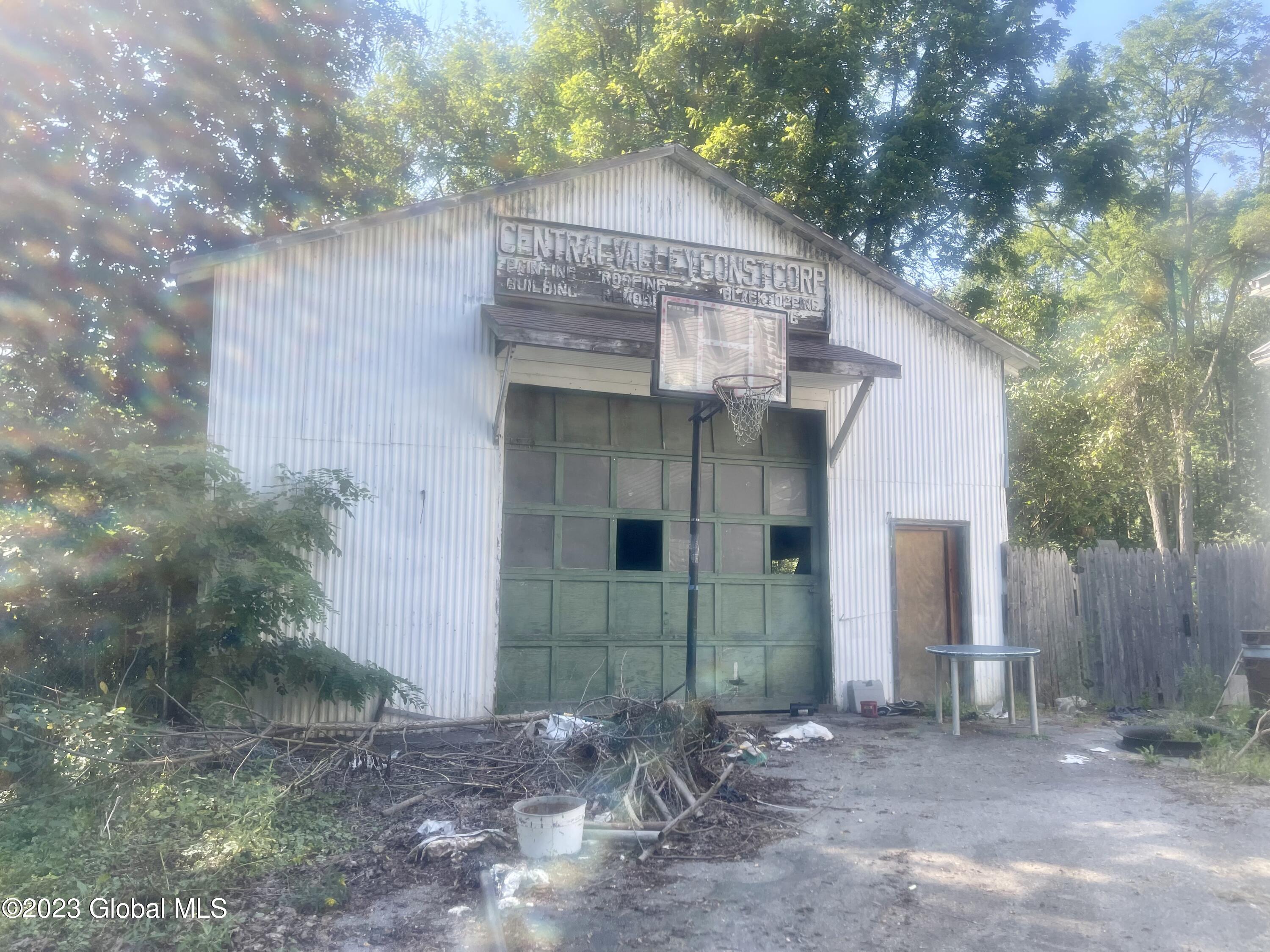 49 N Center Street
