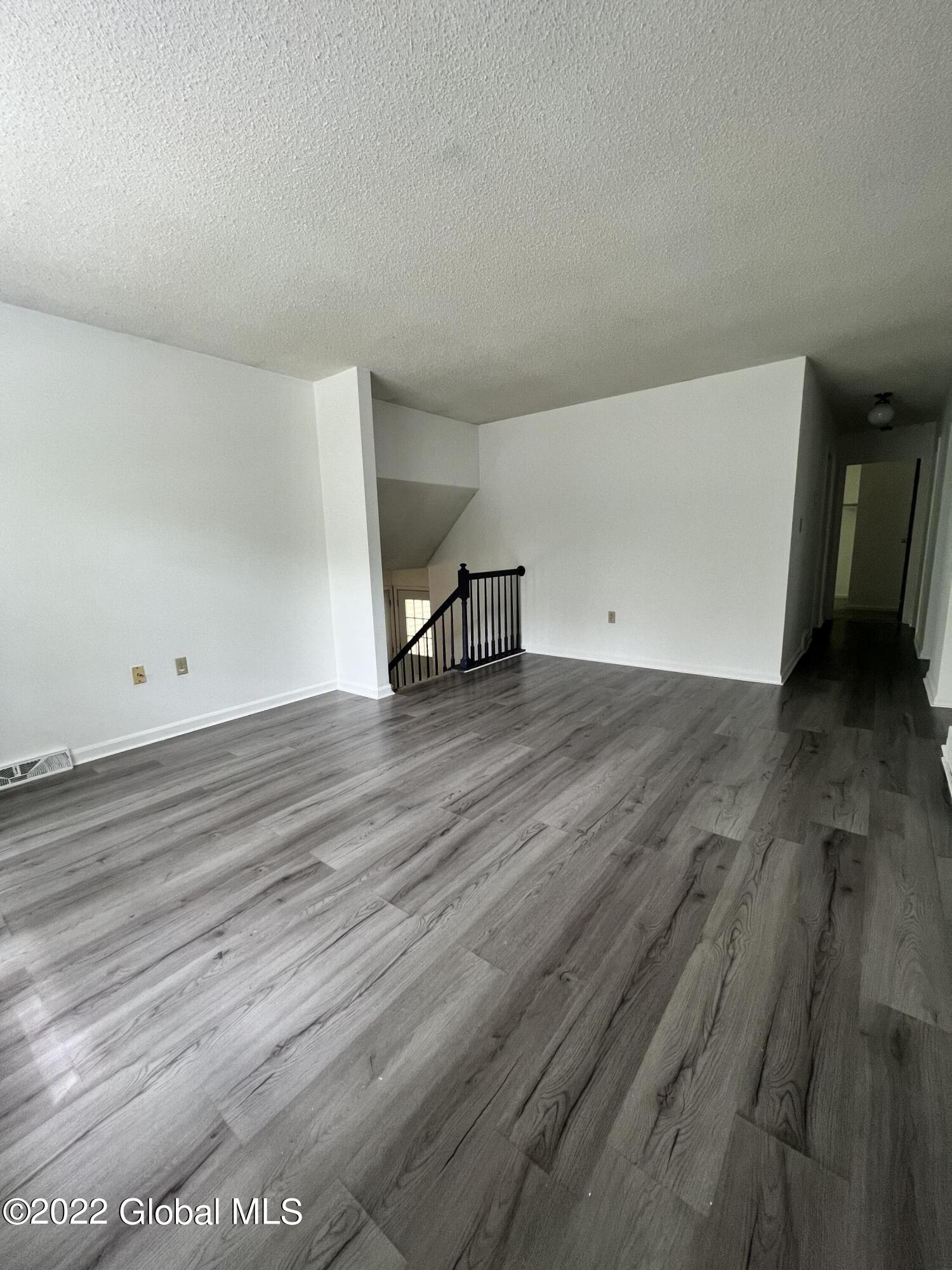 10 Carriage Way
