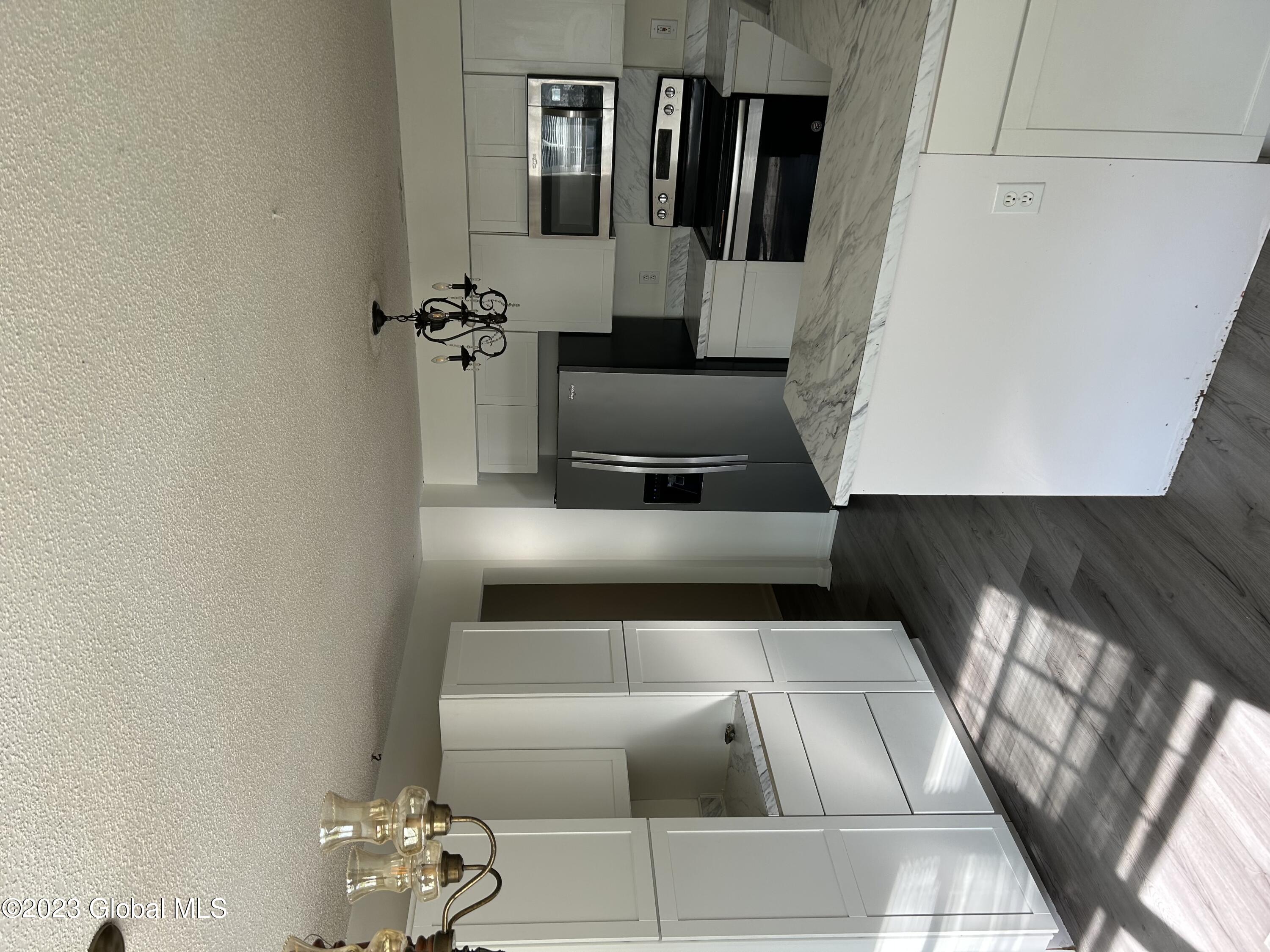 10 Carriage Way