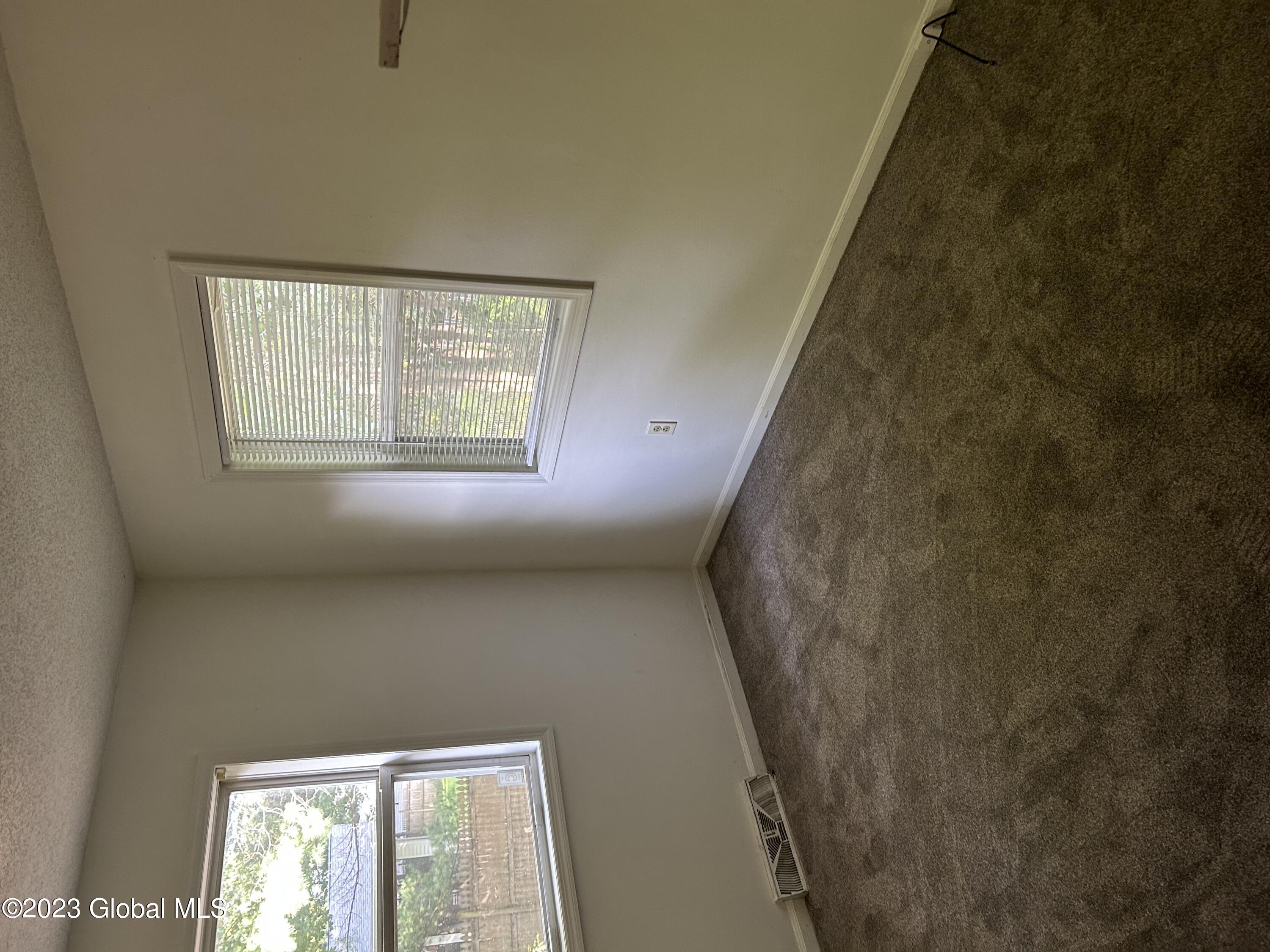 10 Carriage Way
