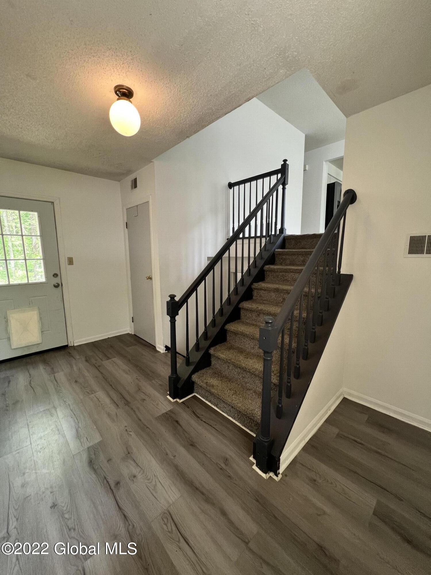 10 Carriage Way