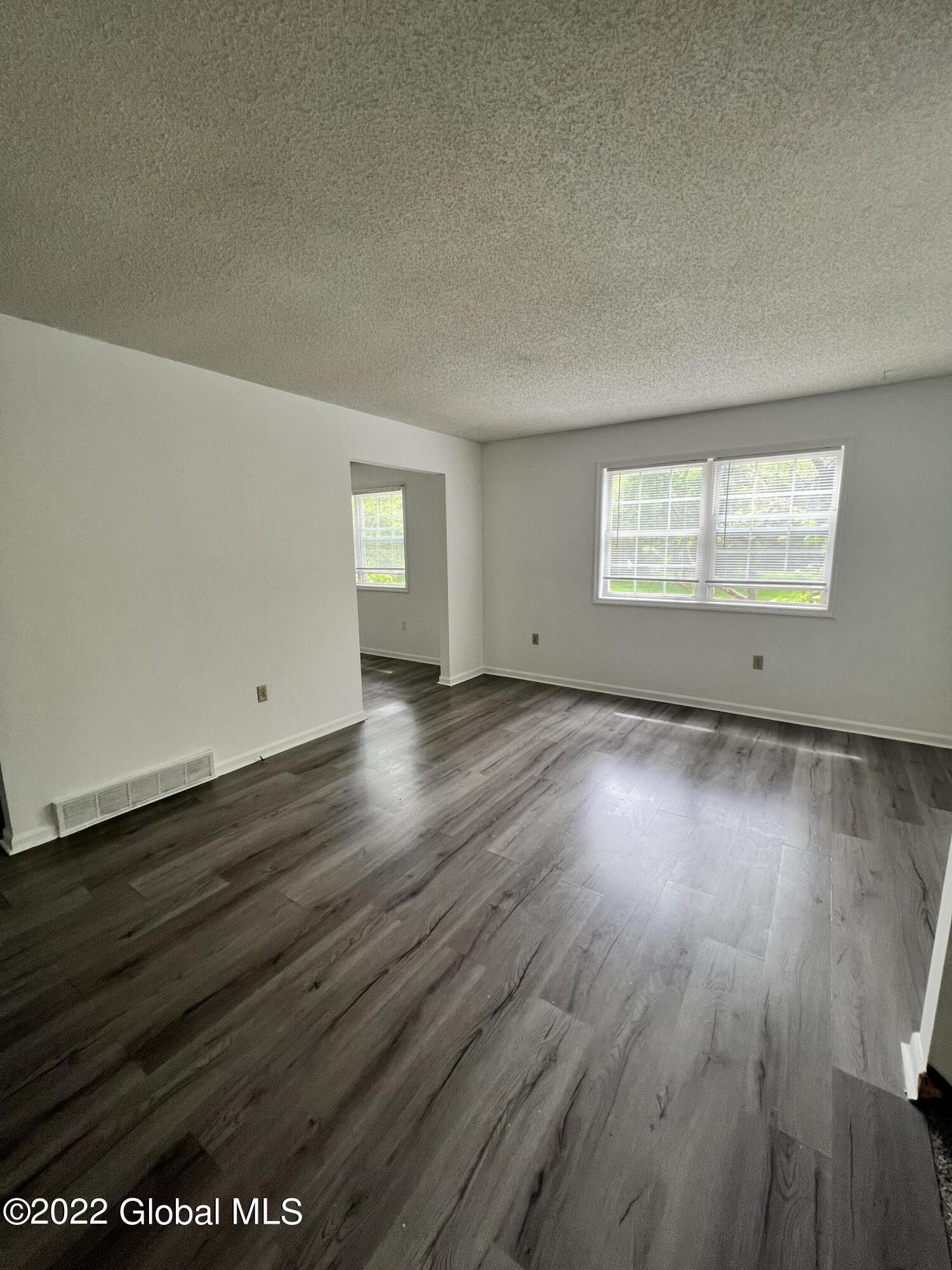 10 Carriage Way