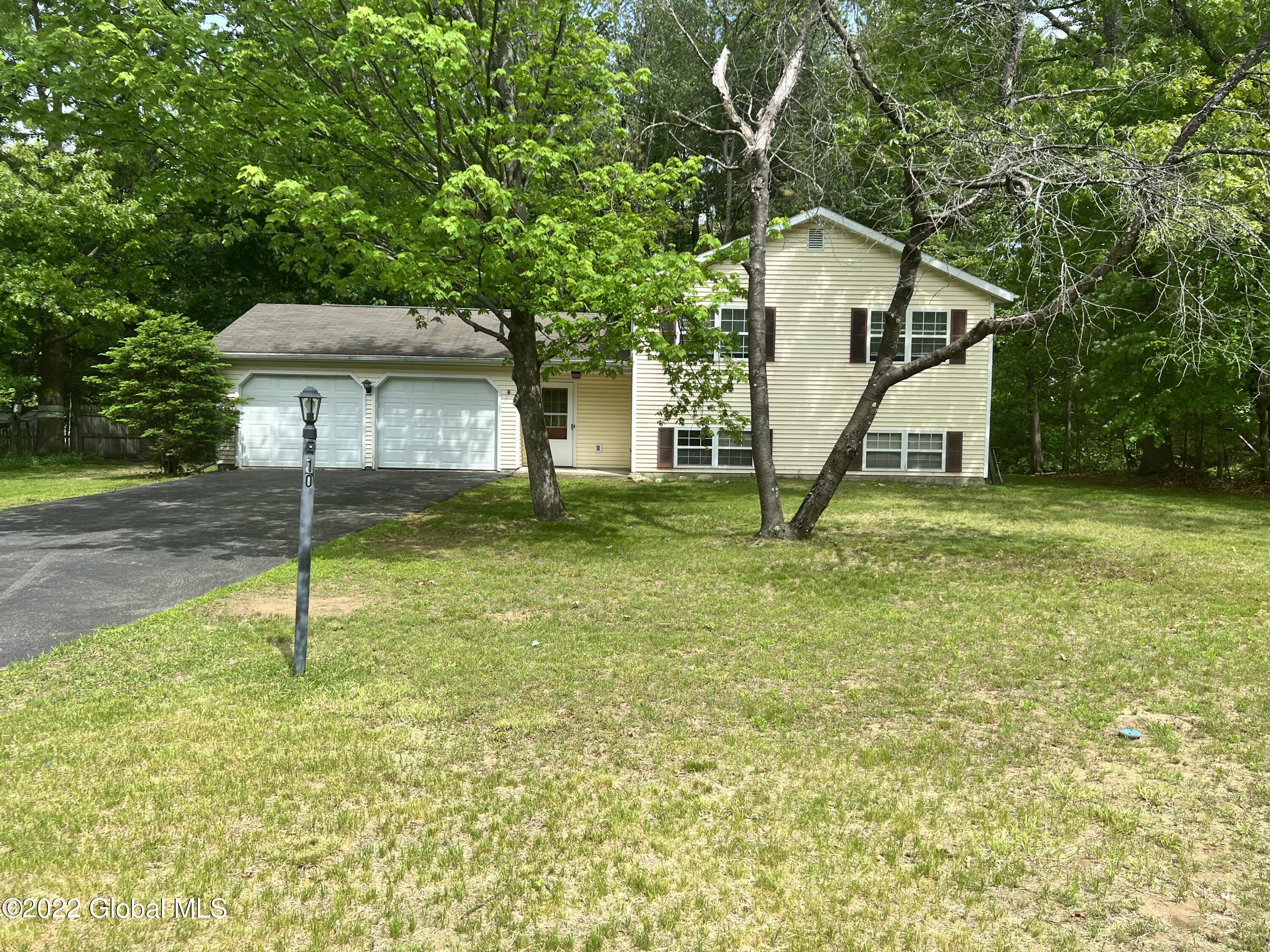 10 Carriage Way