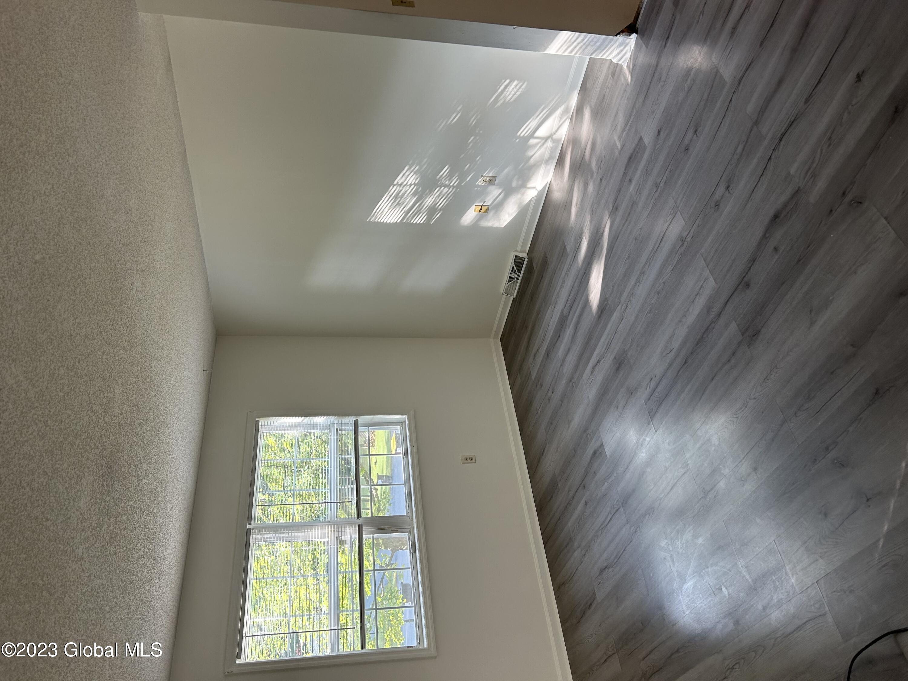10 Carriage Way