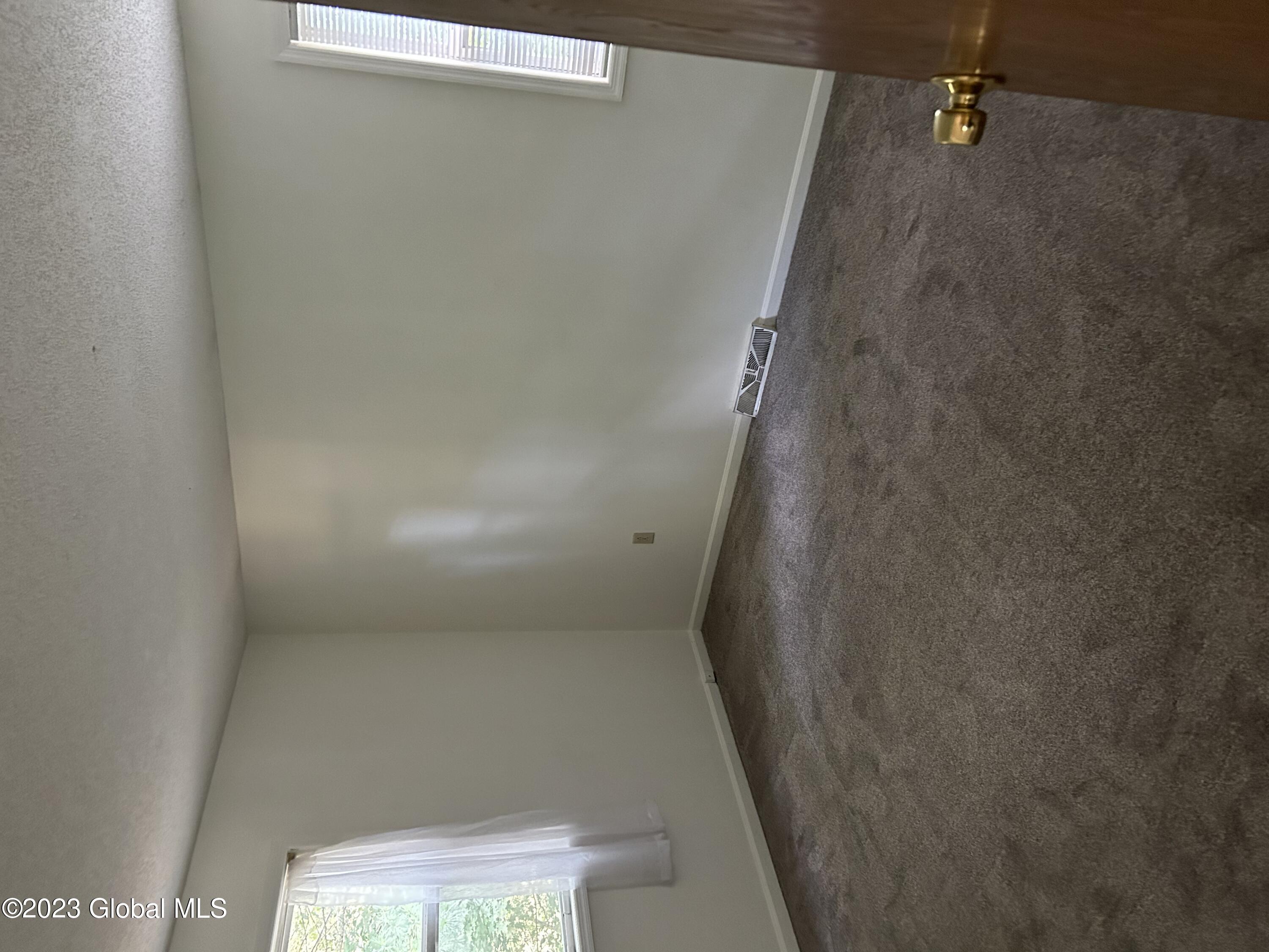 10 Carriage Way