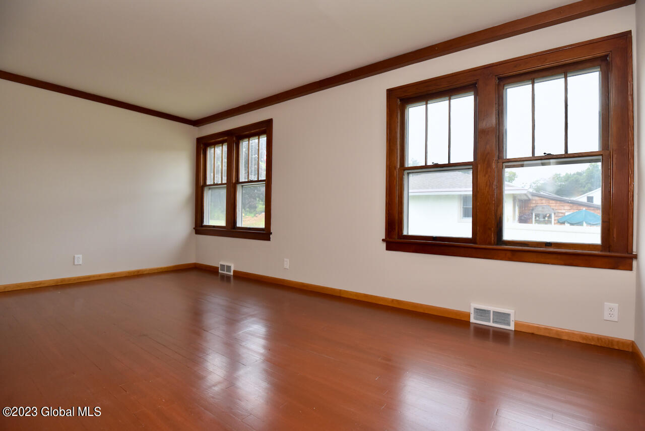 20 Greenfield Avenue