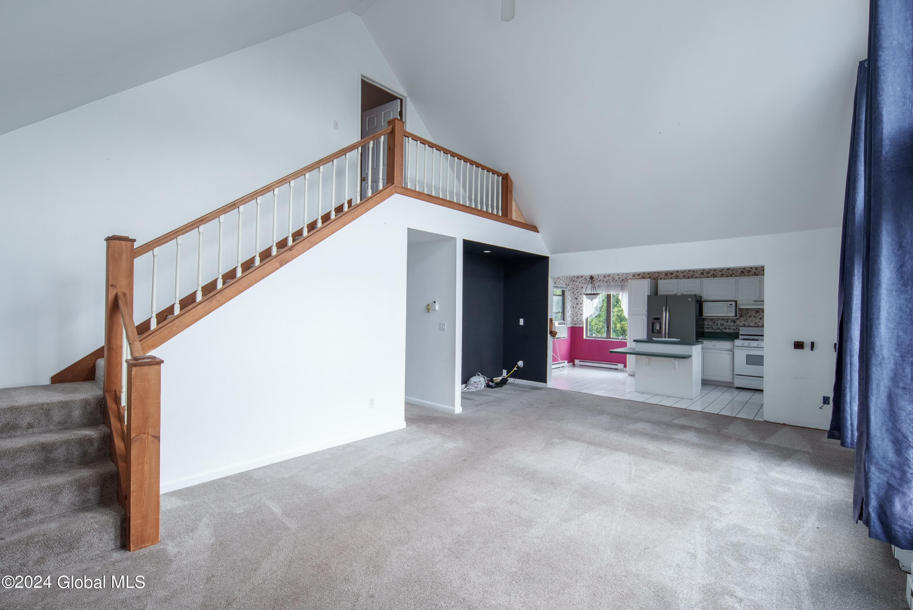 111 PERRY Lane