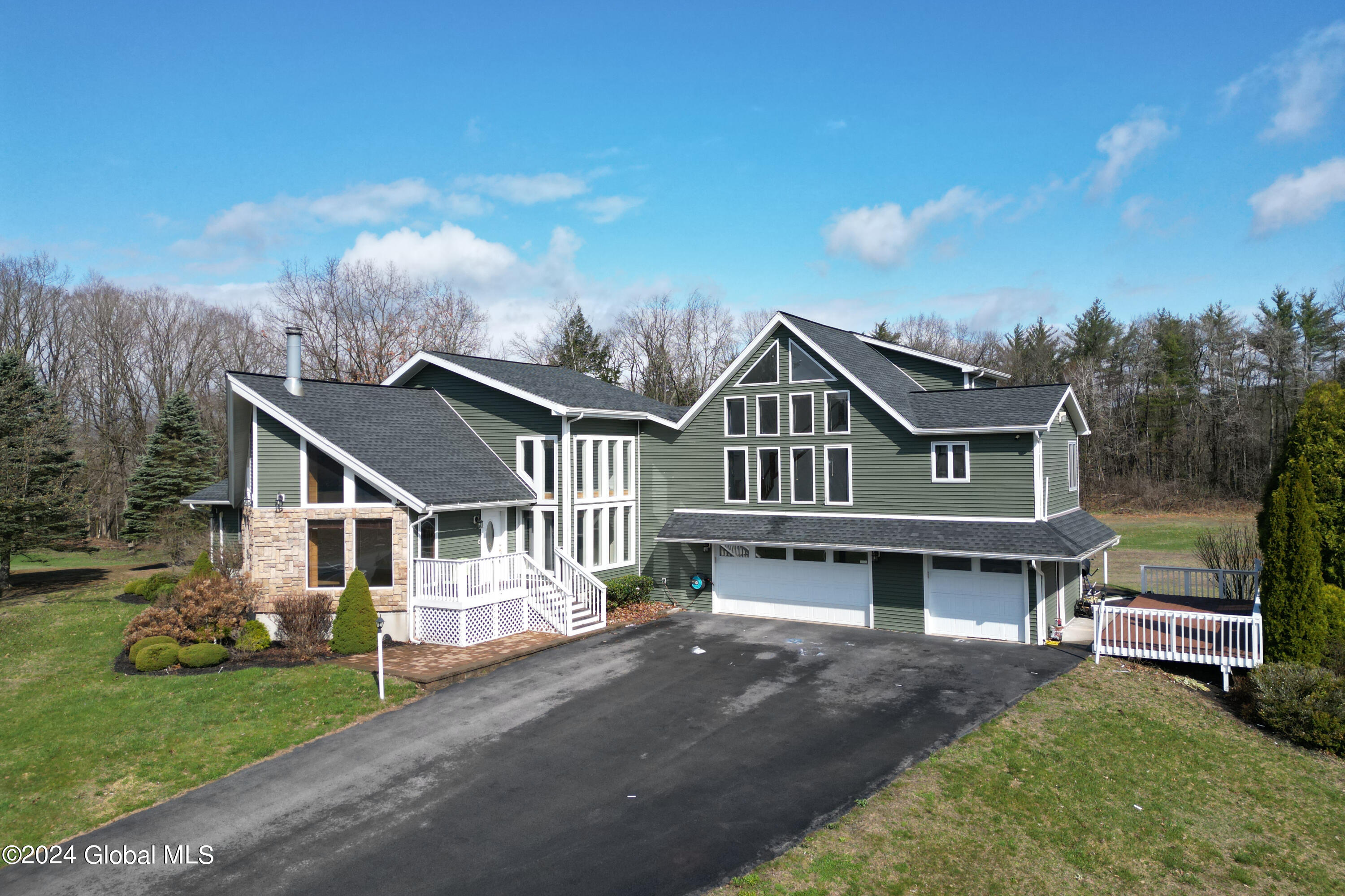111 PERRY Lane