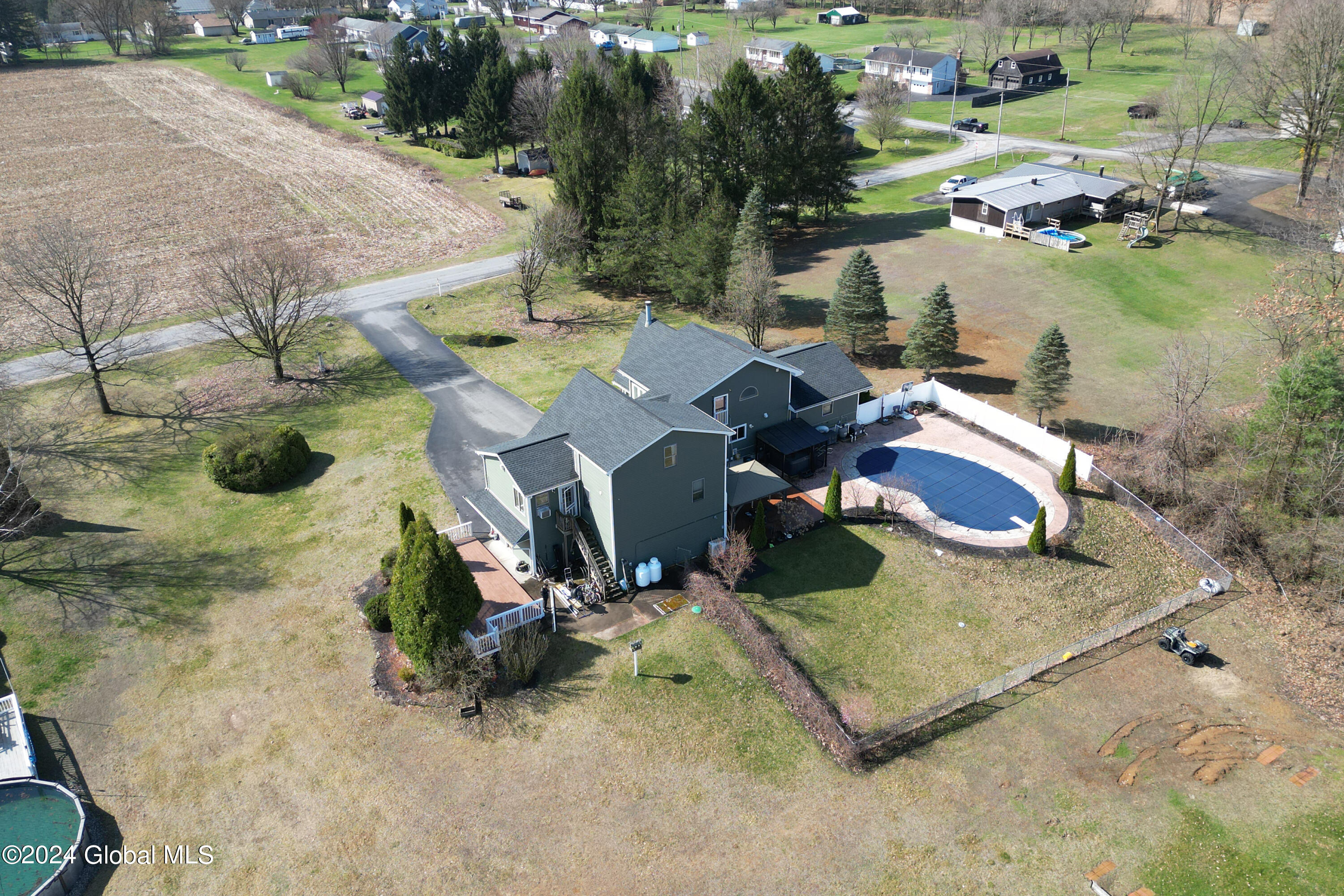 111 PERRY Lane