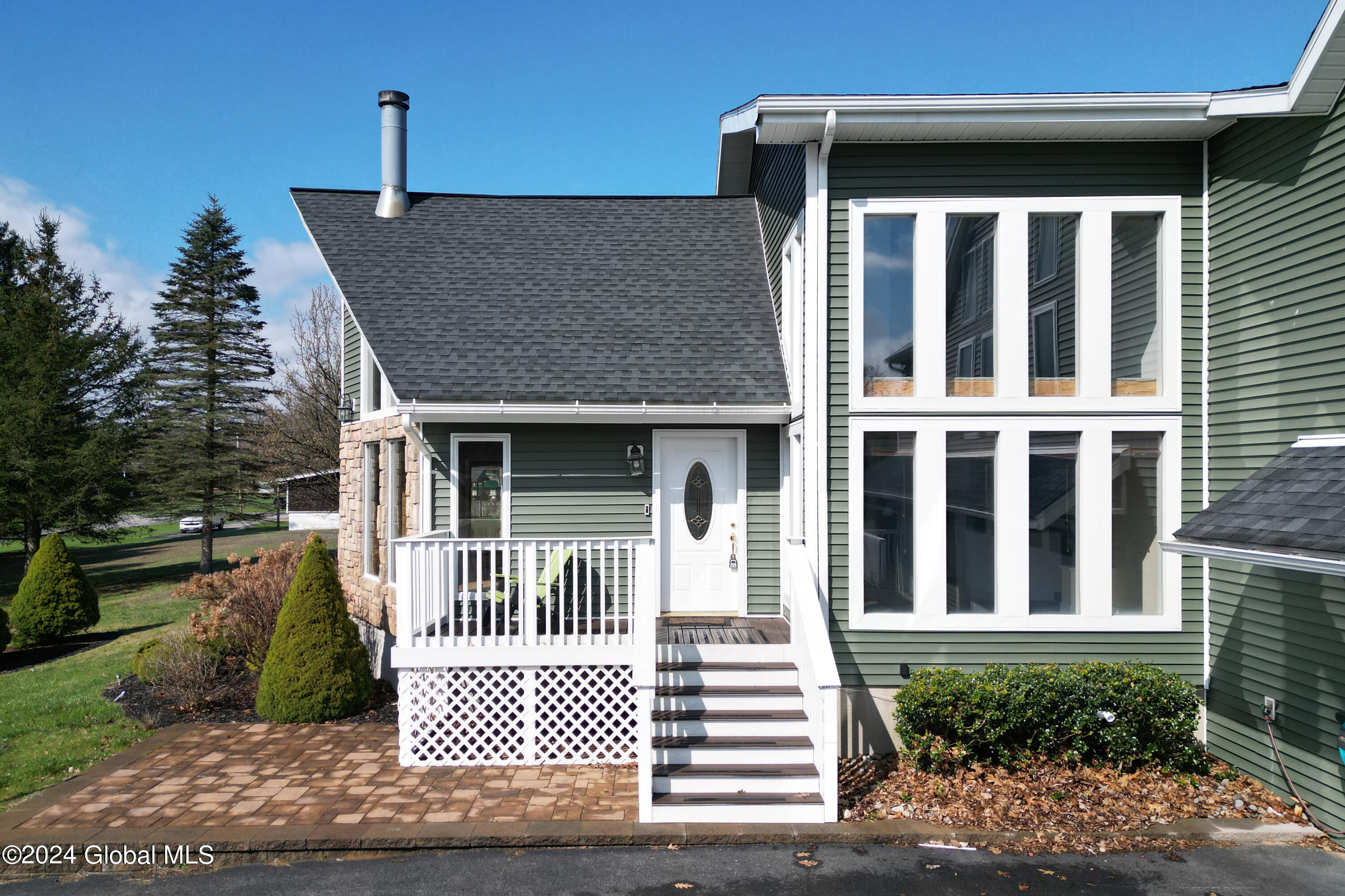 111 PERRY Lane