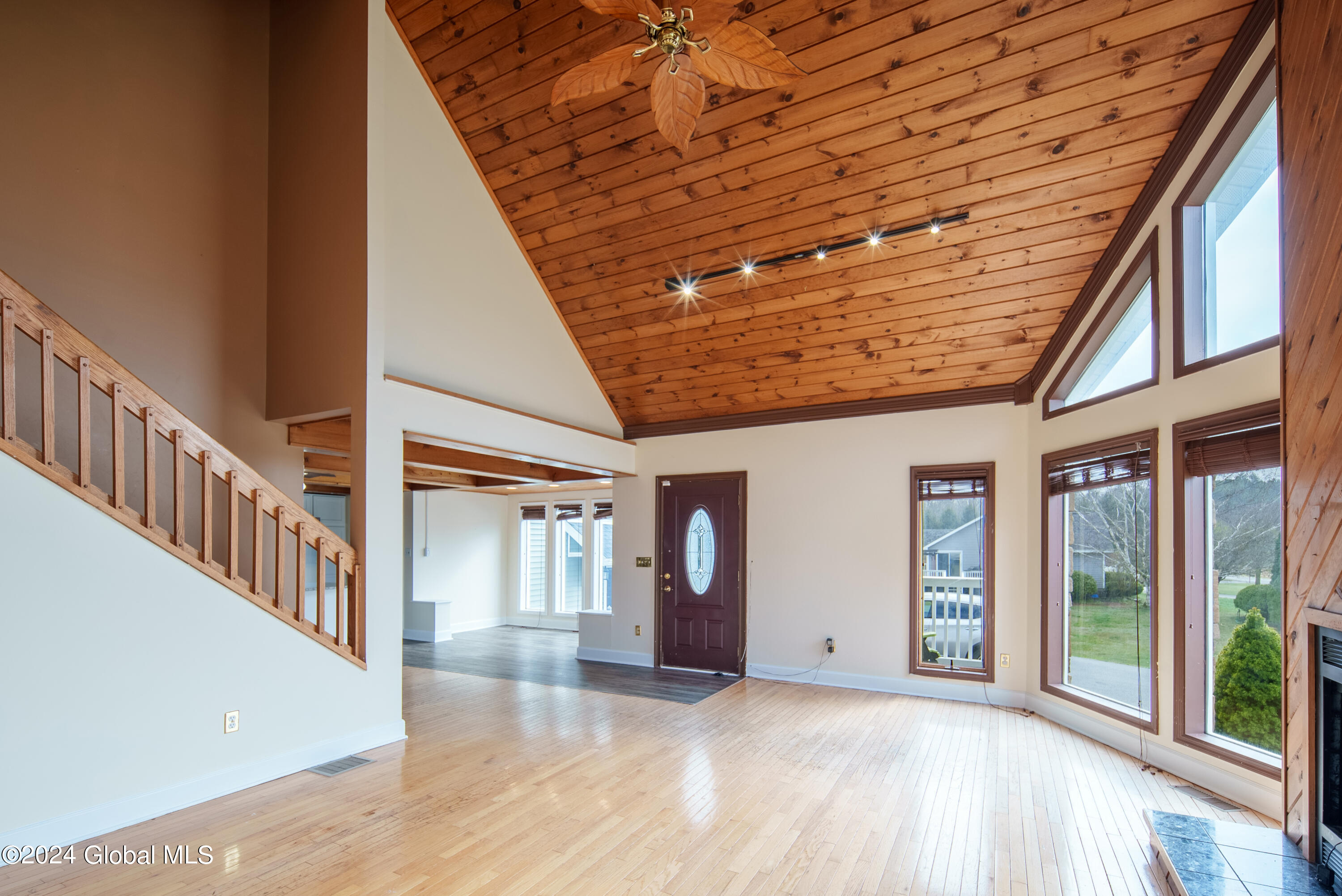 111 PERRY Lane