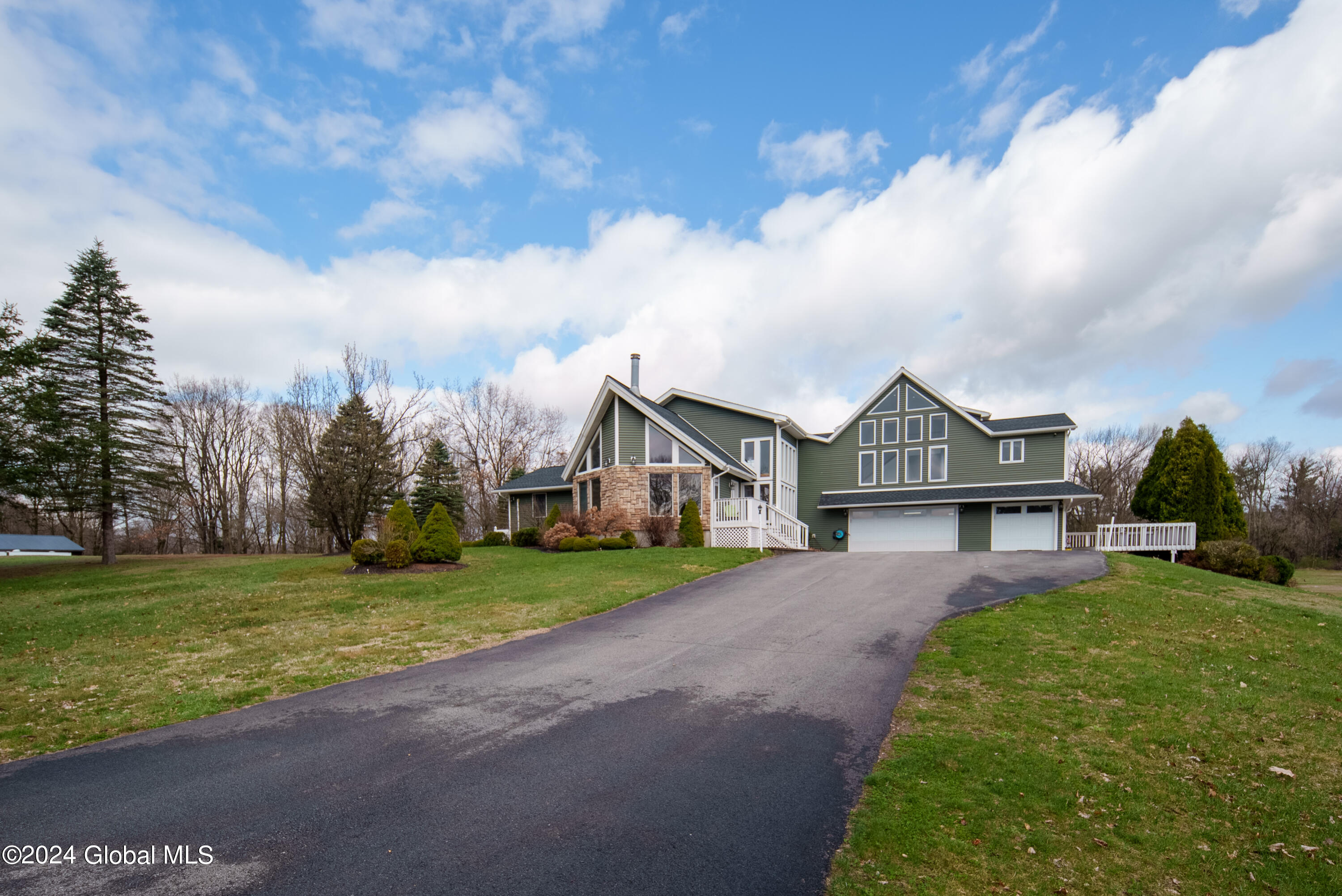 111 PERRY Lane