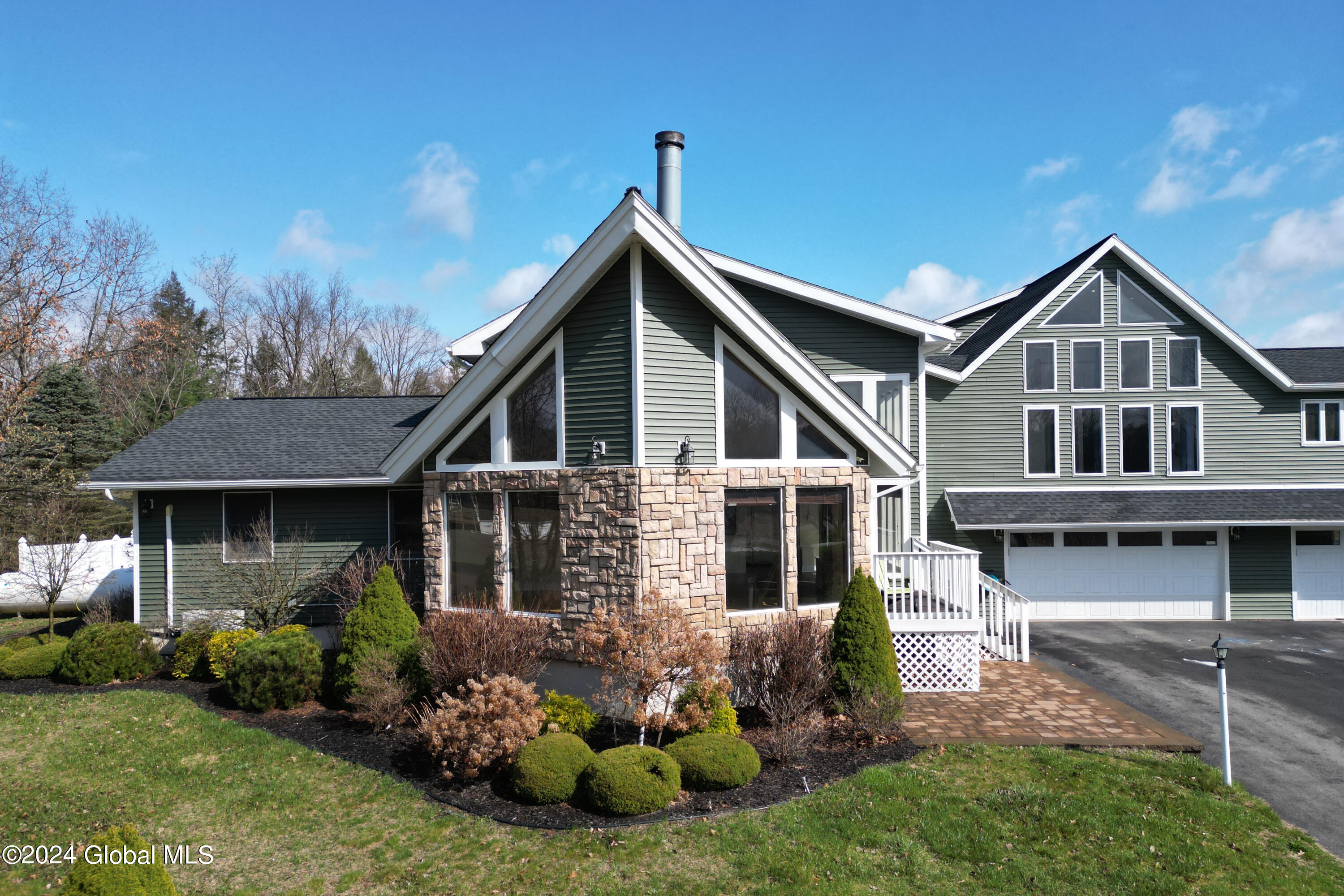 111 PERRY Lane