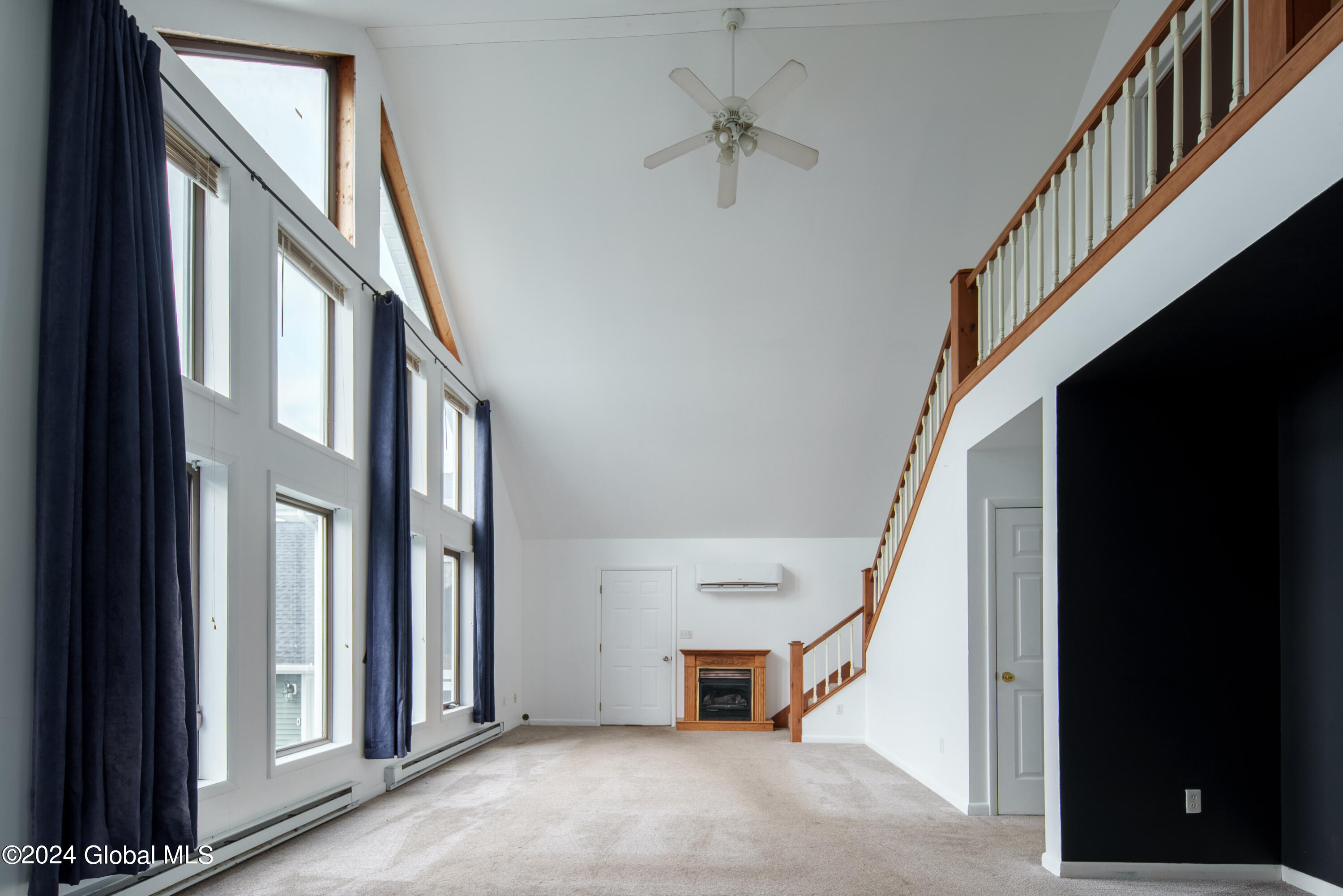 111 PERRY Lane