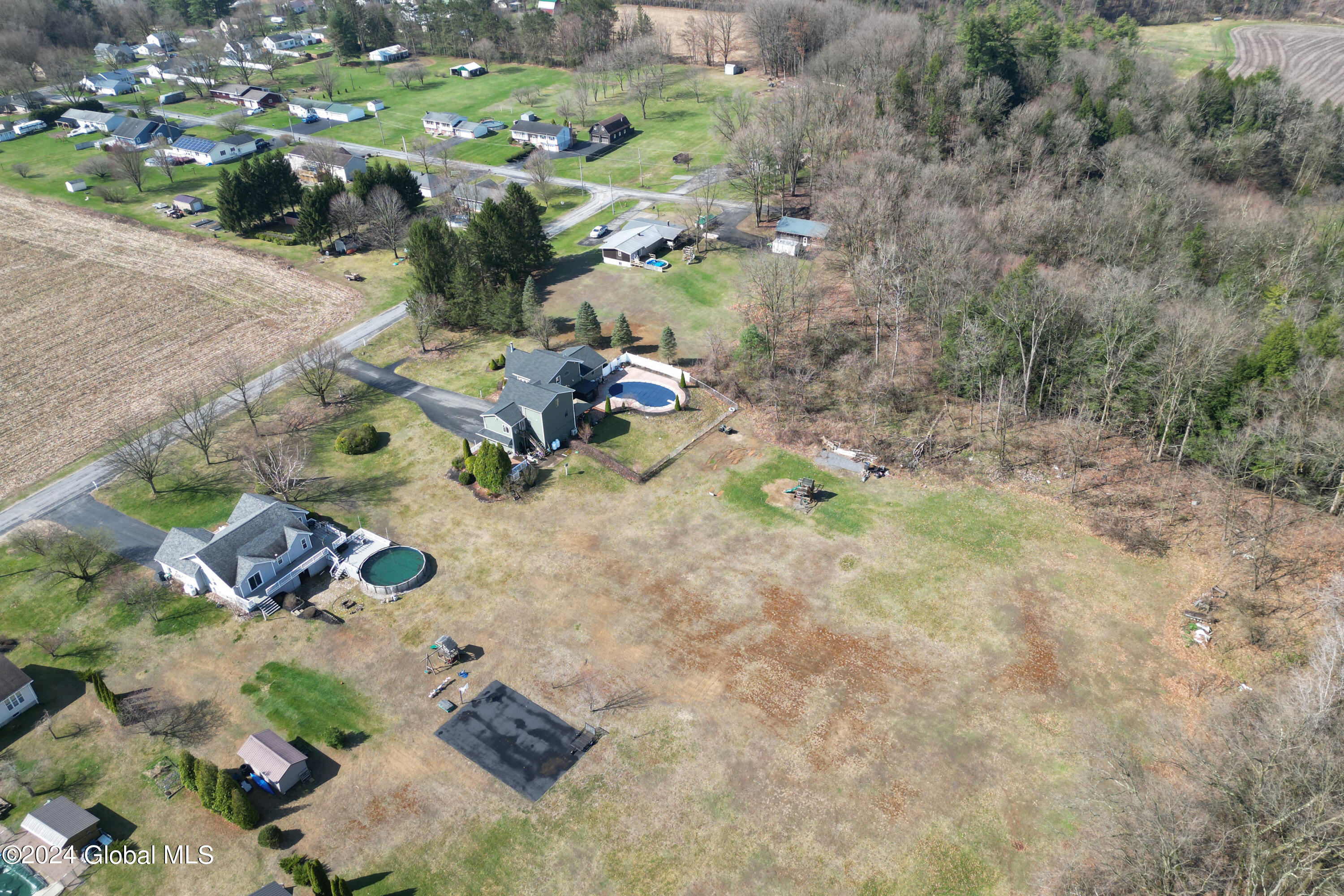 111 PERRY Lane