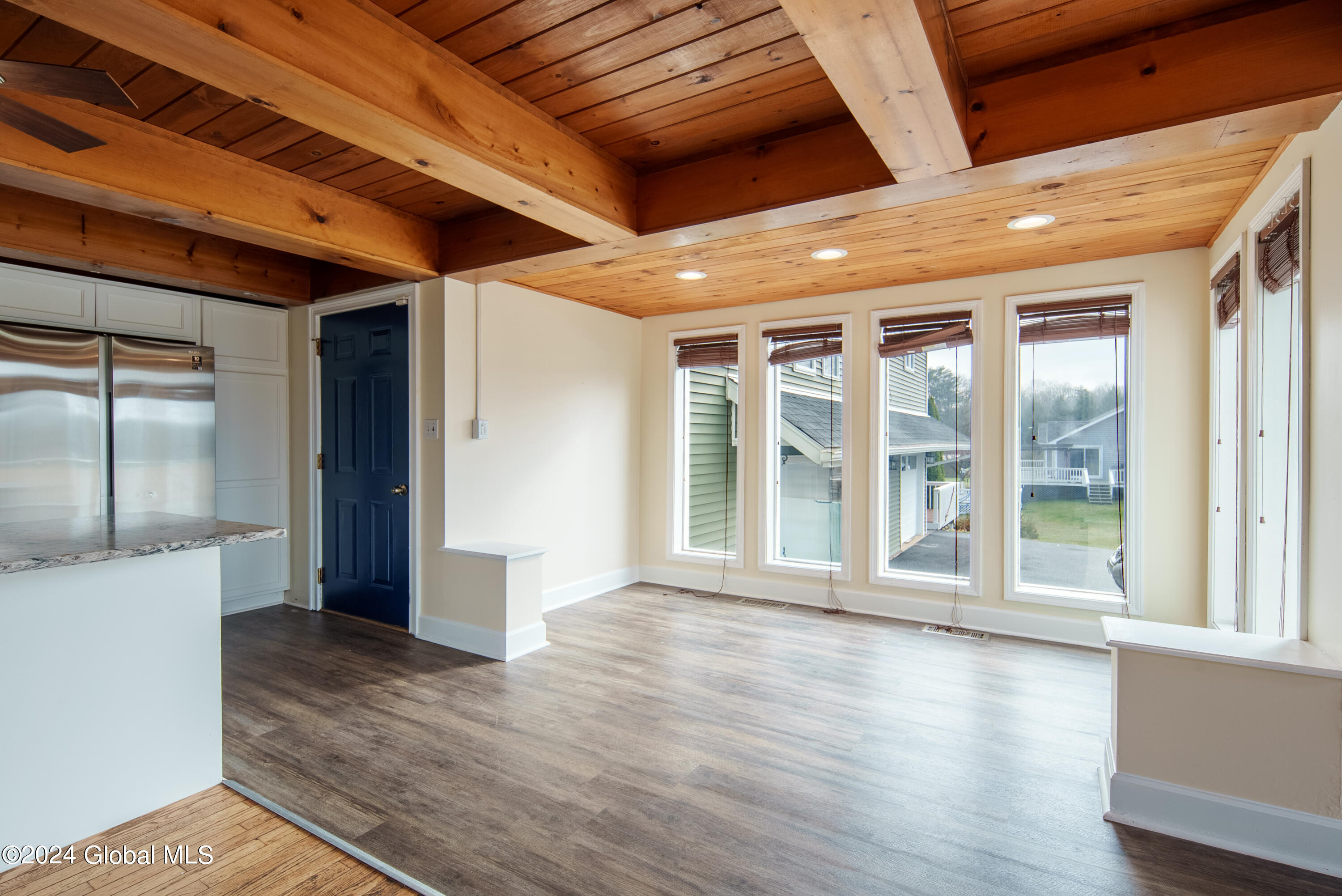 111 PERRY Lane