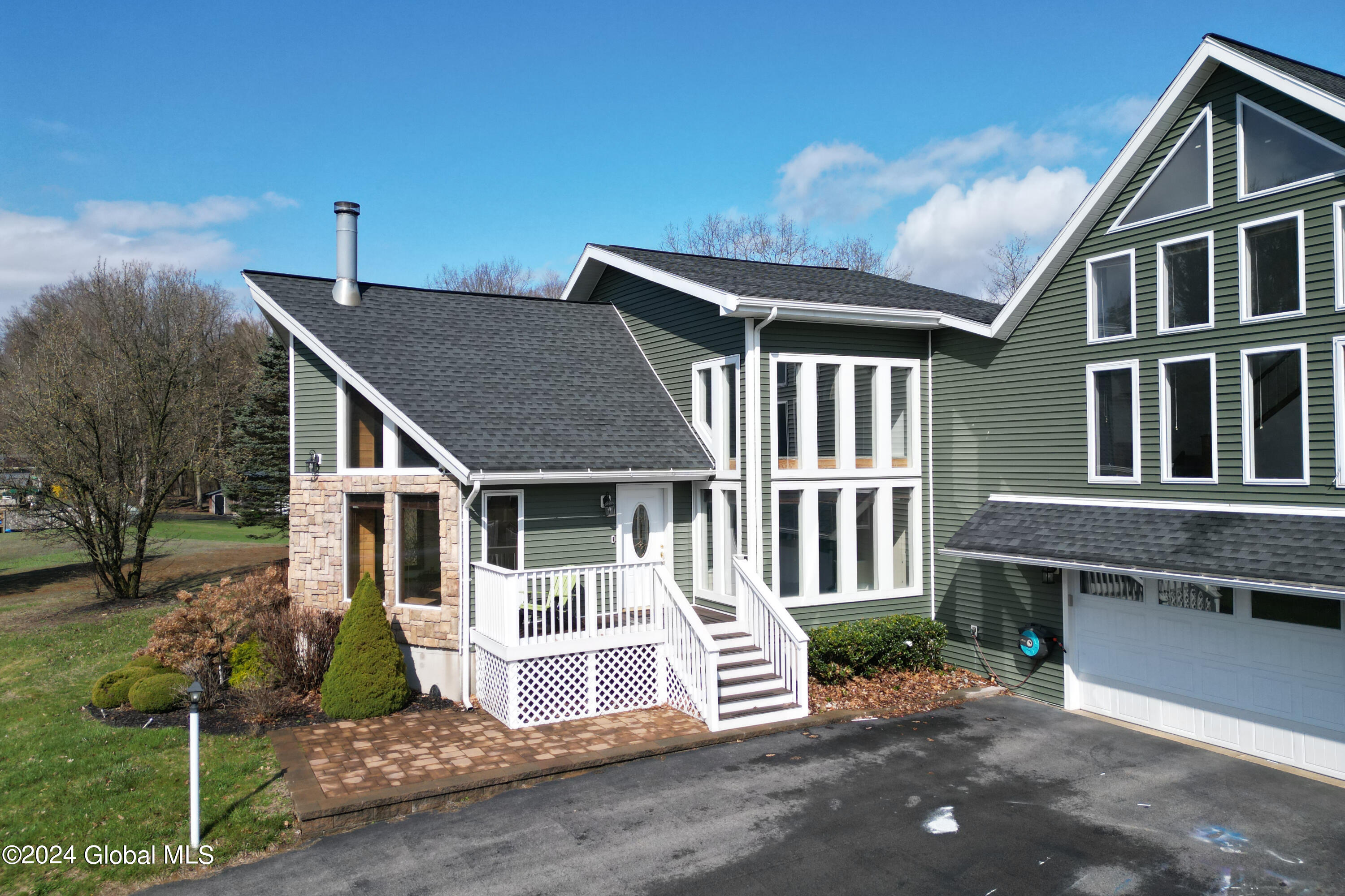 111 PERRY Lane
