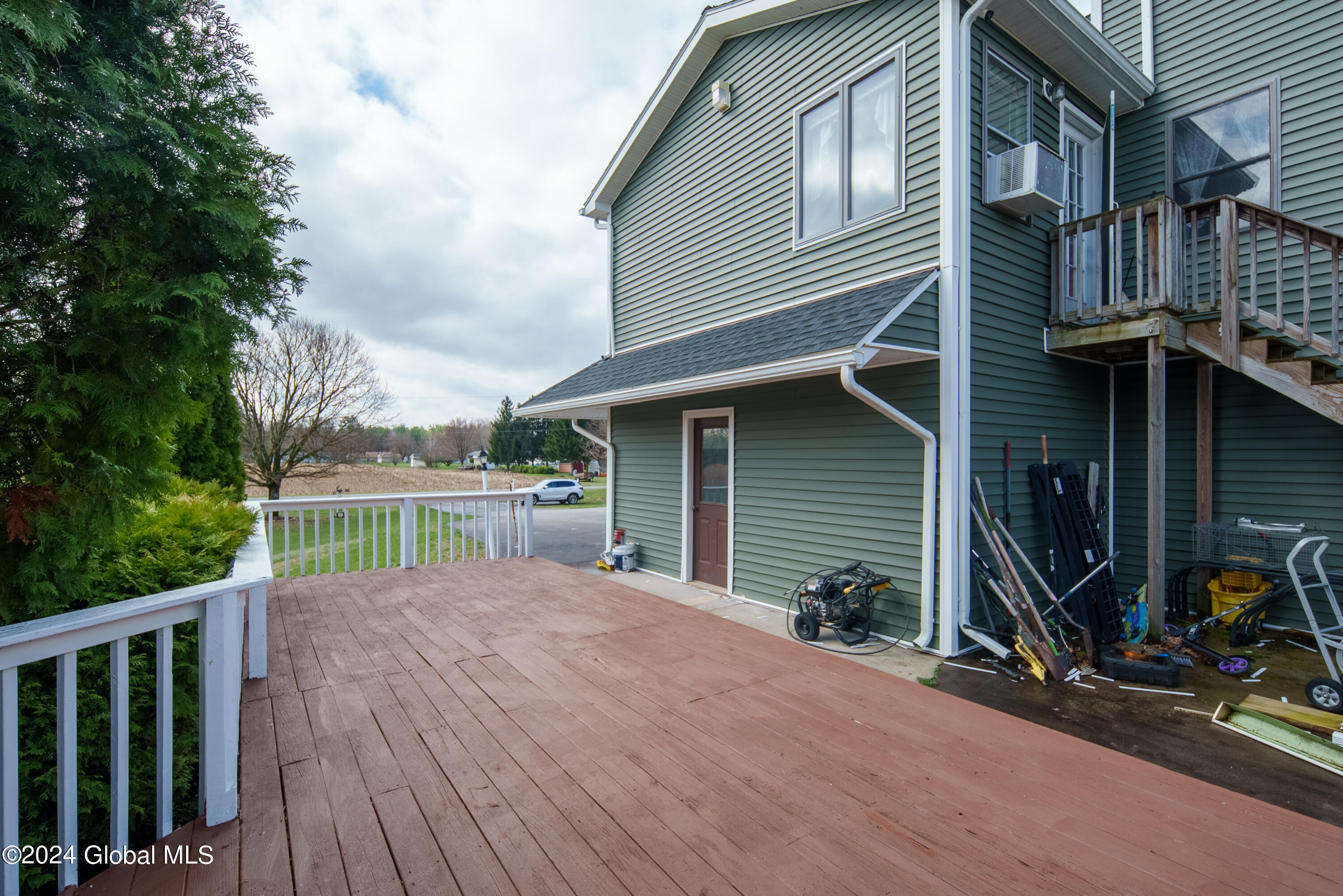 111 PERRY Lane