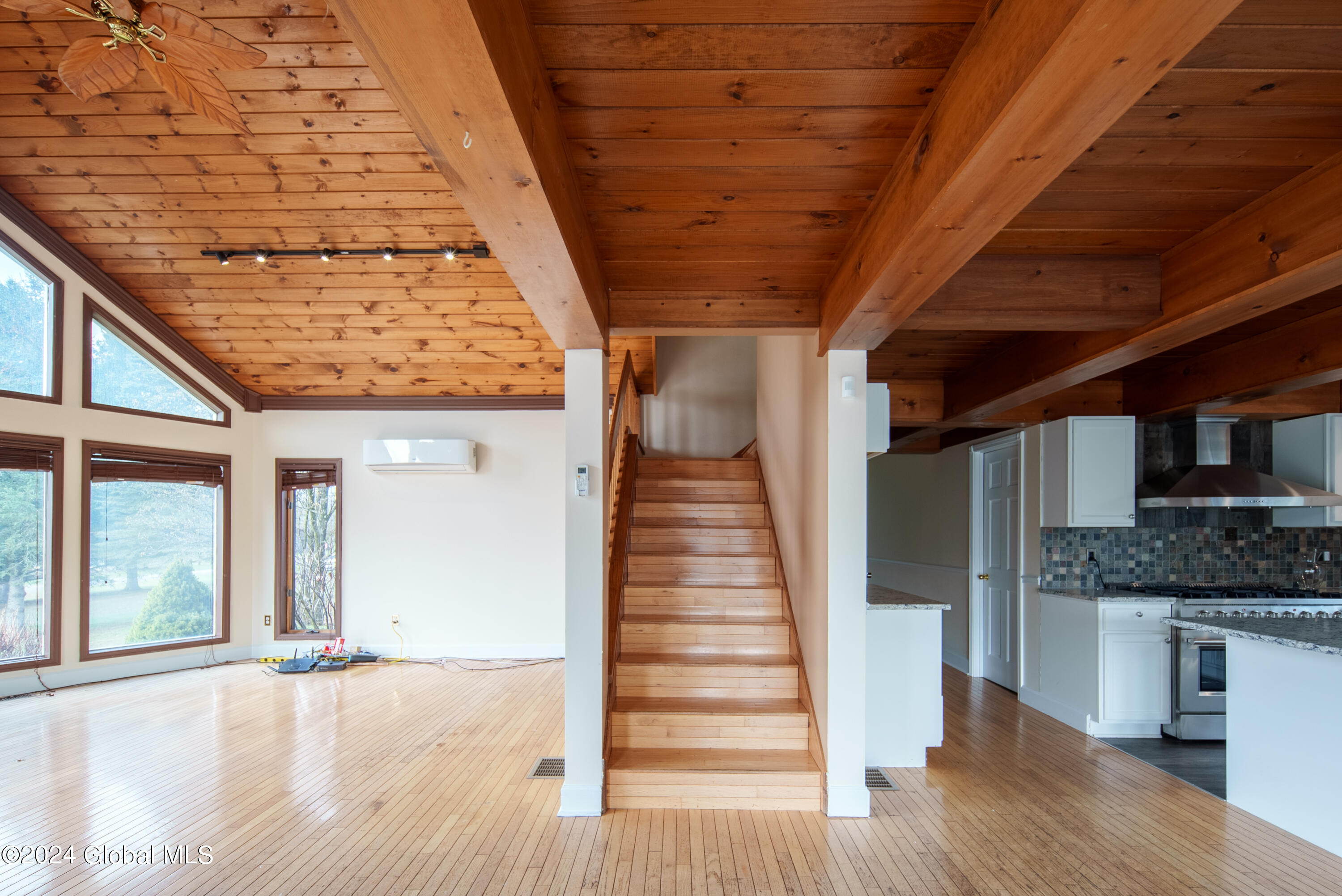 111 PERRY Lane