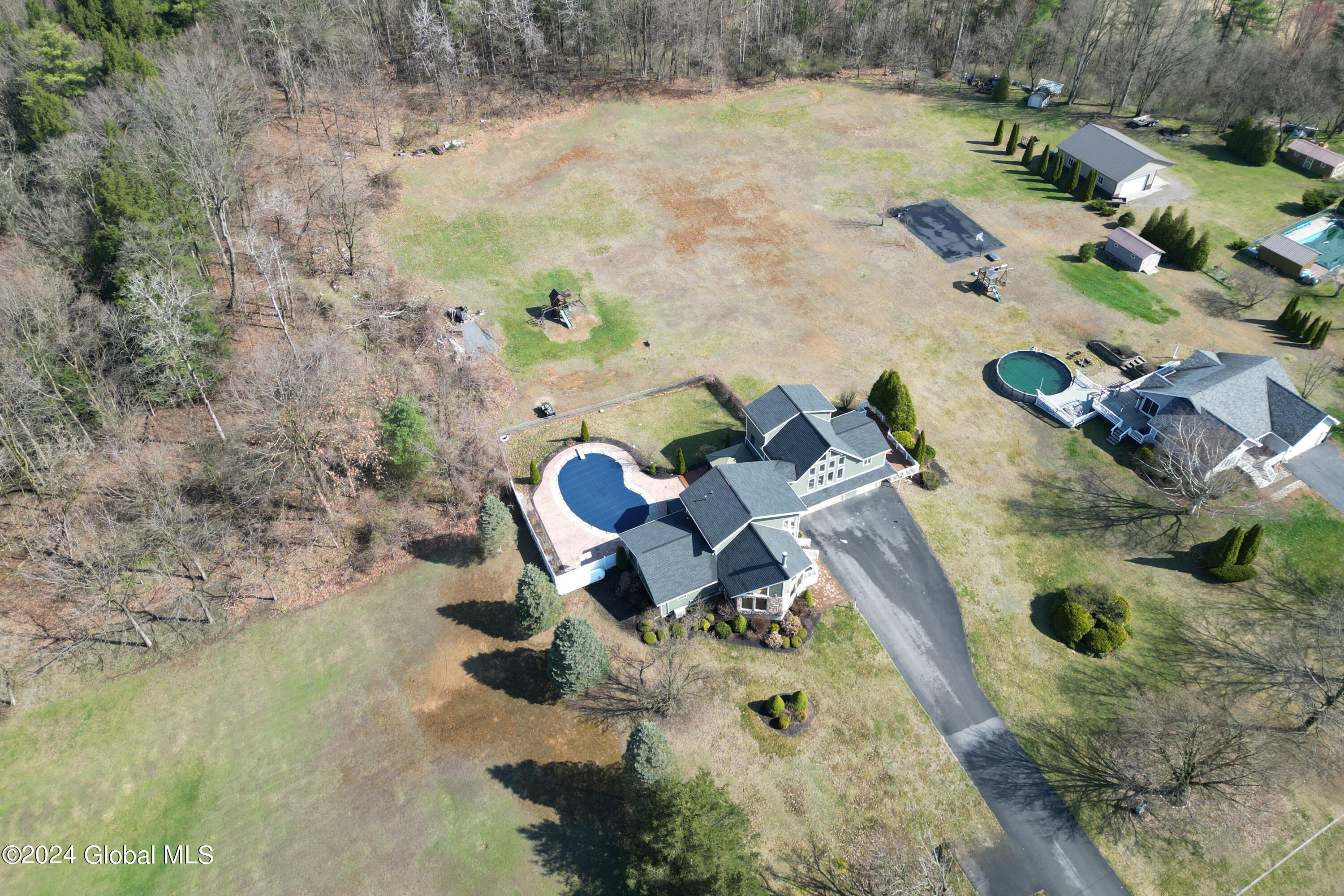 111 PERRY Lane