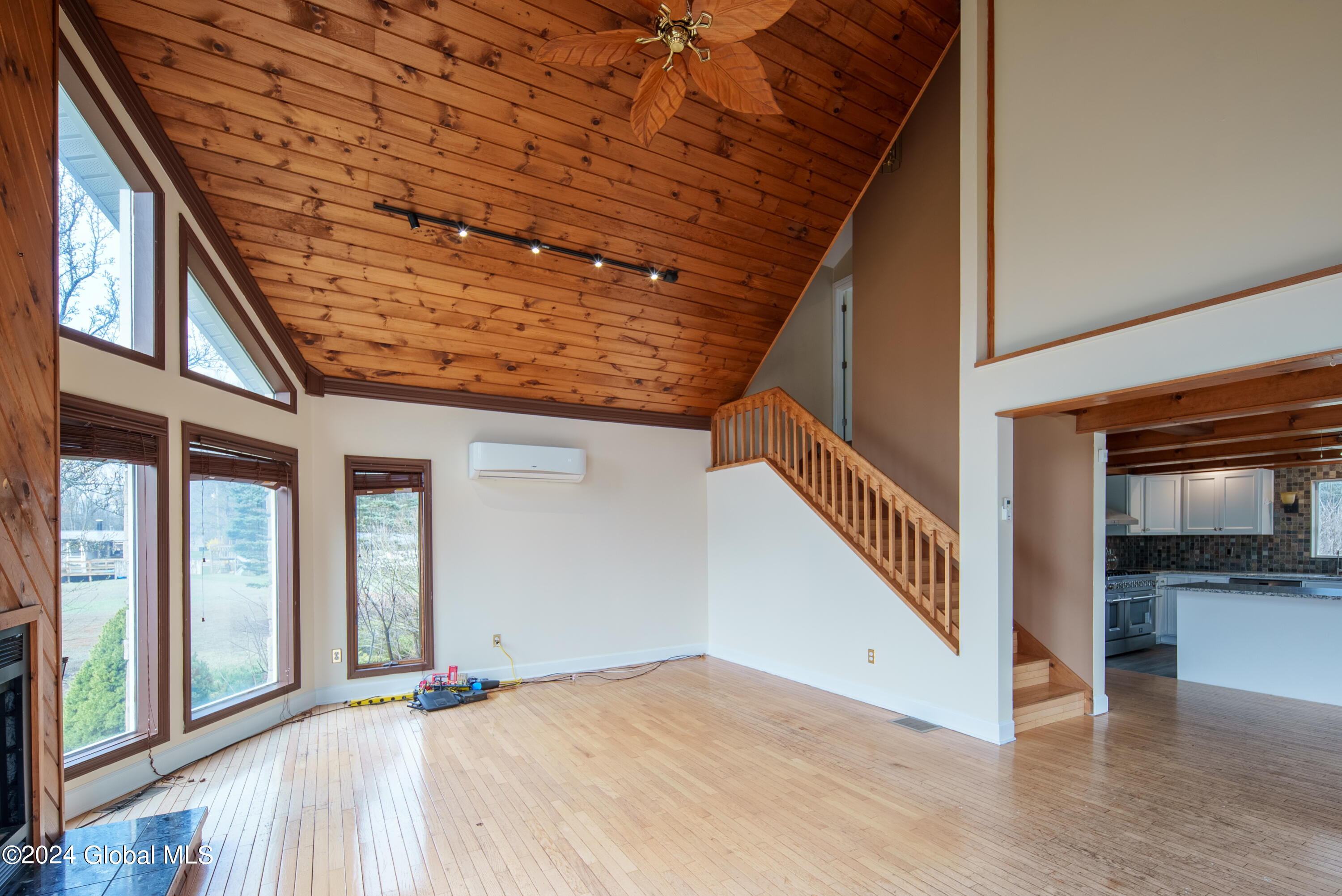 111 PERRY Lane