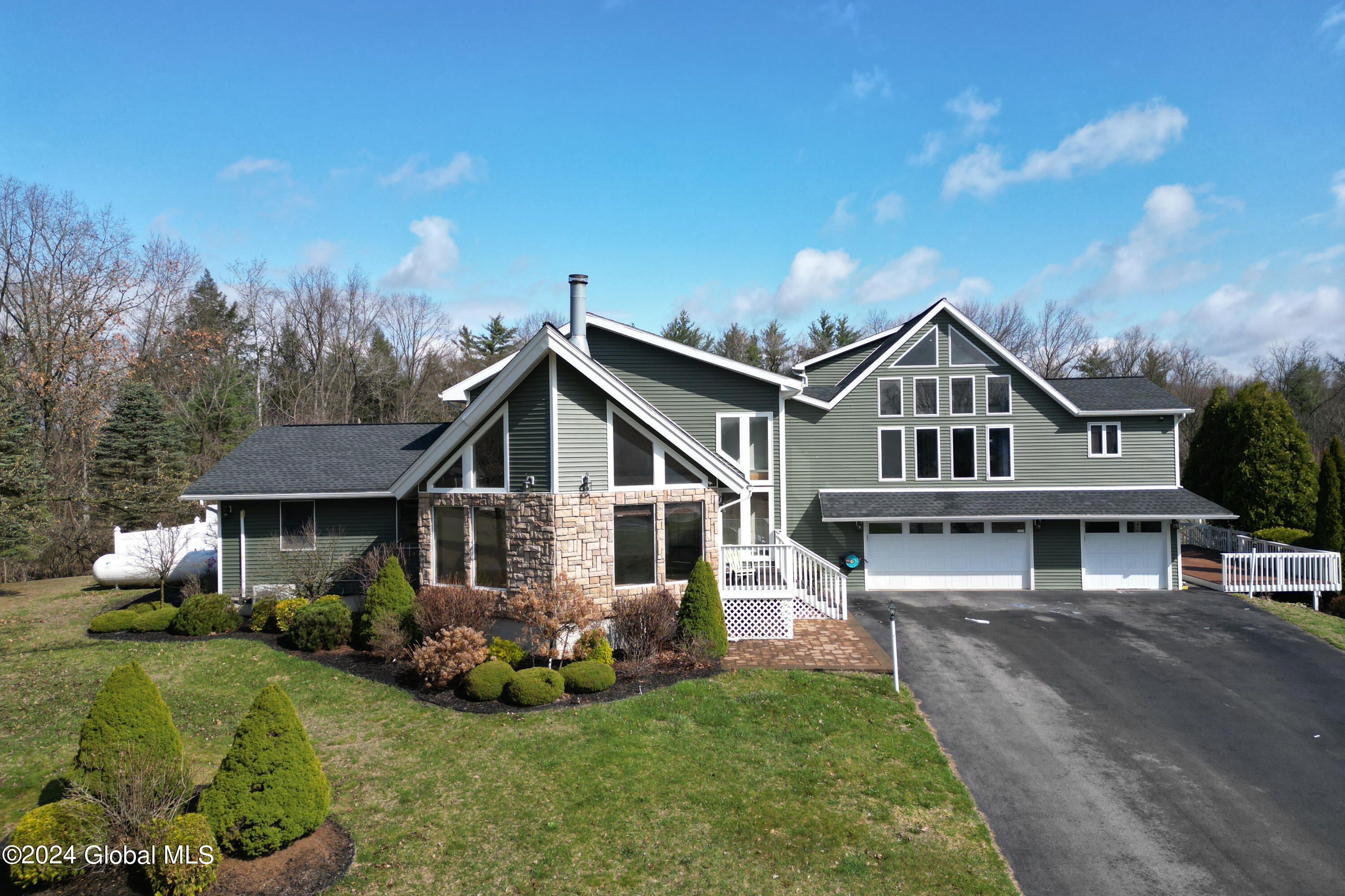 111 PERRY Lane