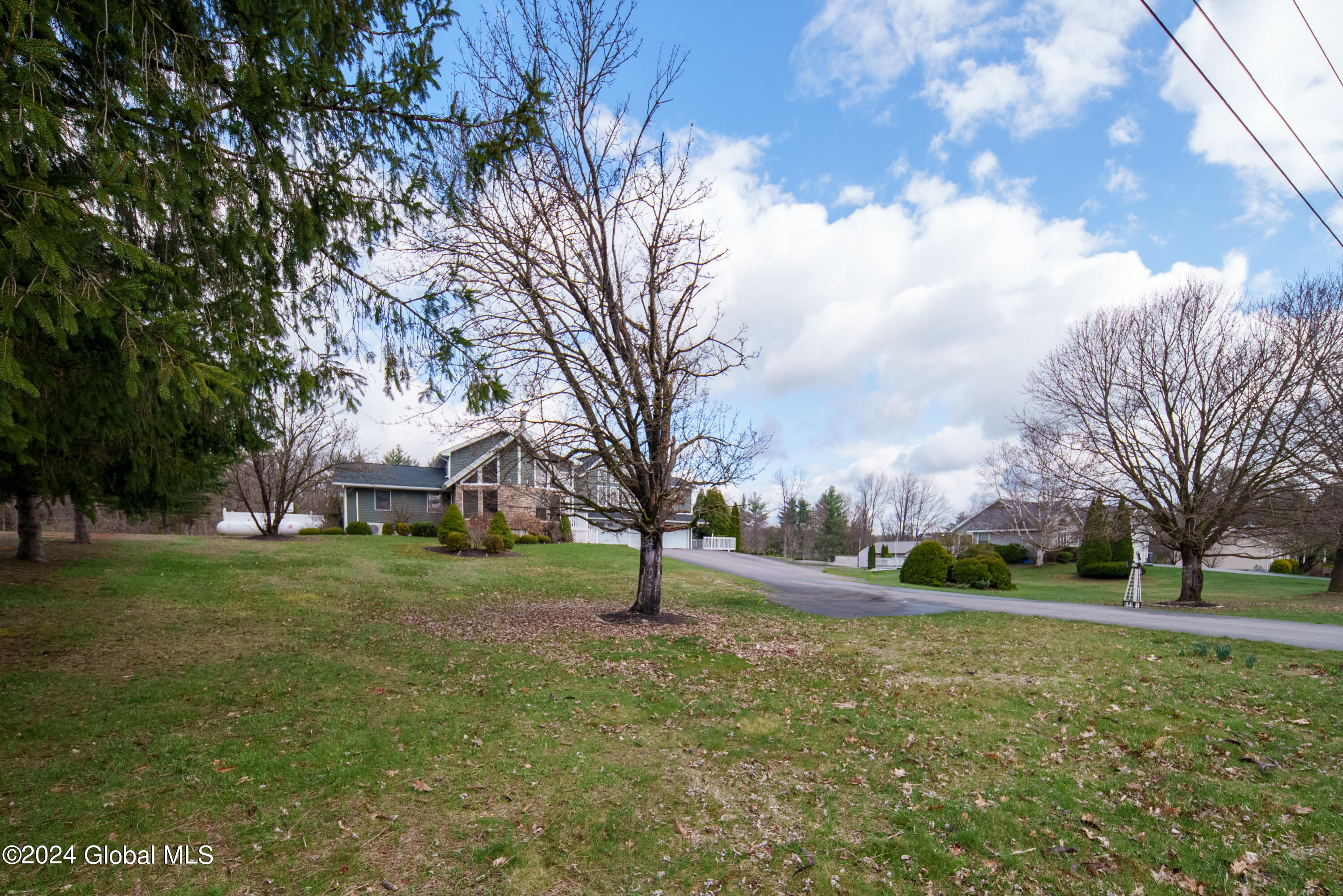 111 PERRY Lane
